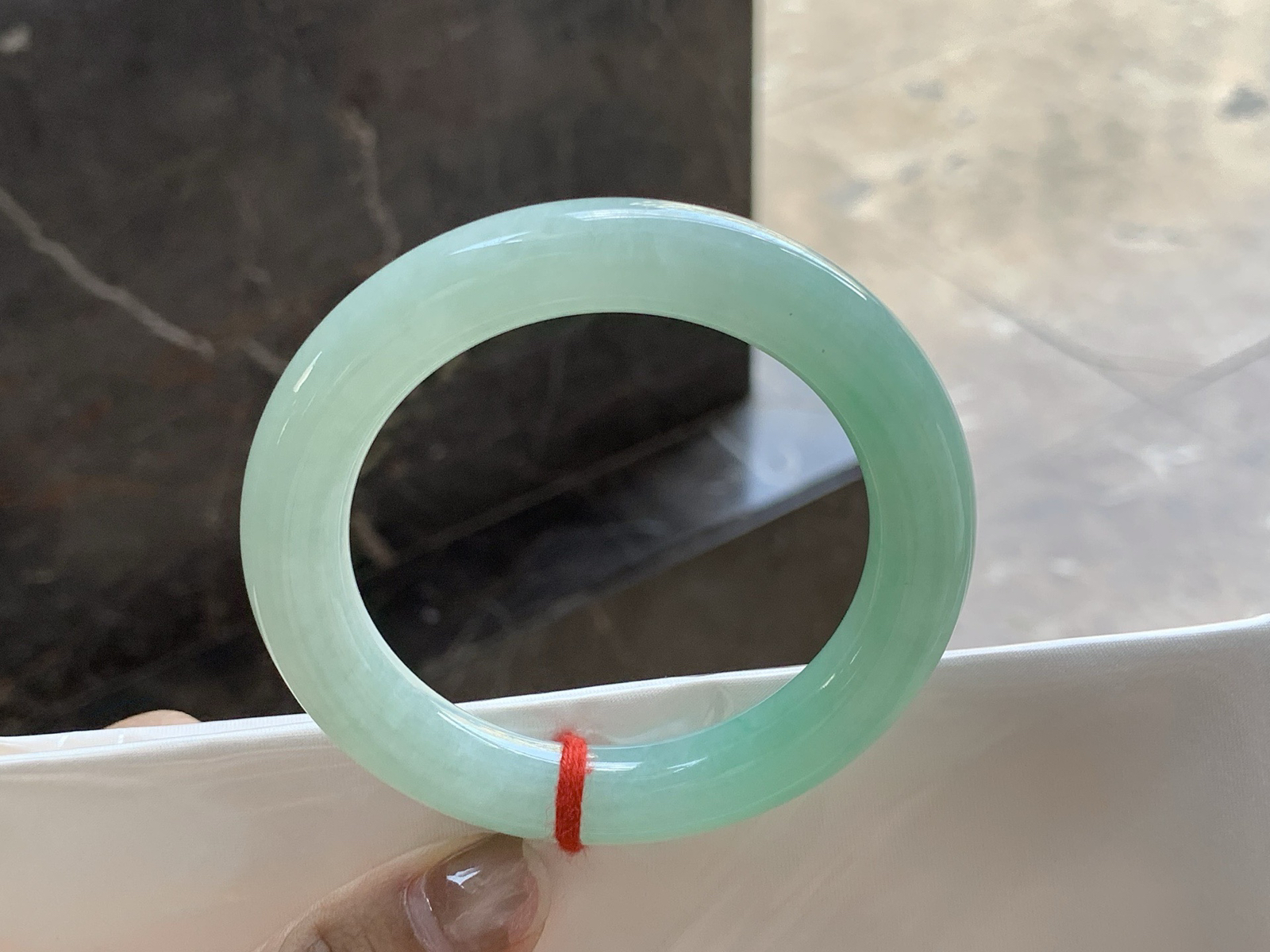 55-11mm

果绿圆条手镯^_^55 56可戴～ 颜色均匀 细腻