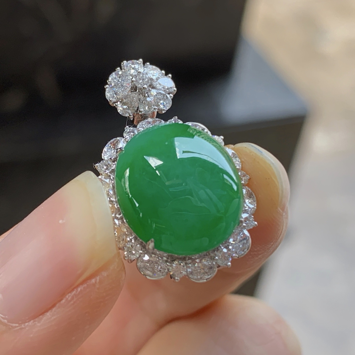 金钻镶嵌辣绿色吊坠^_^鲜艳 浓郁