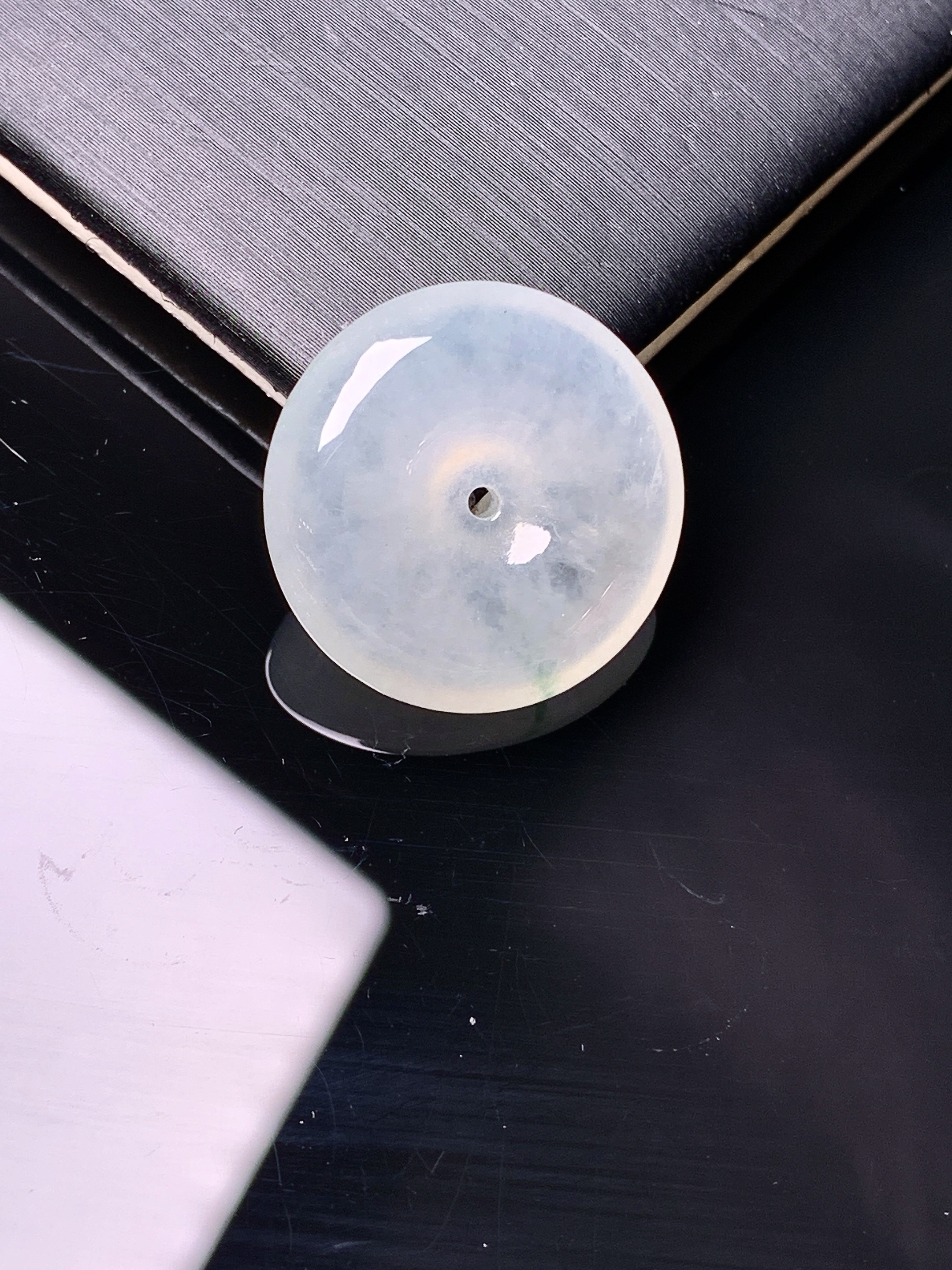 冰种平安扣吊坠 玉质细腻 色泽艳丽清新 水润亮眼 整体尺寸20*5.5c1