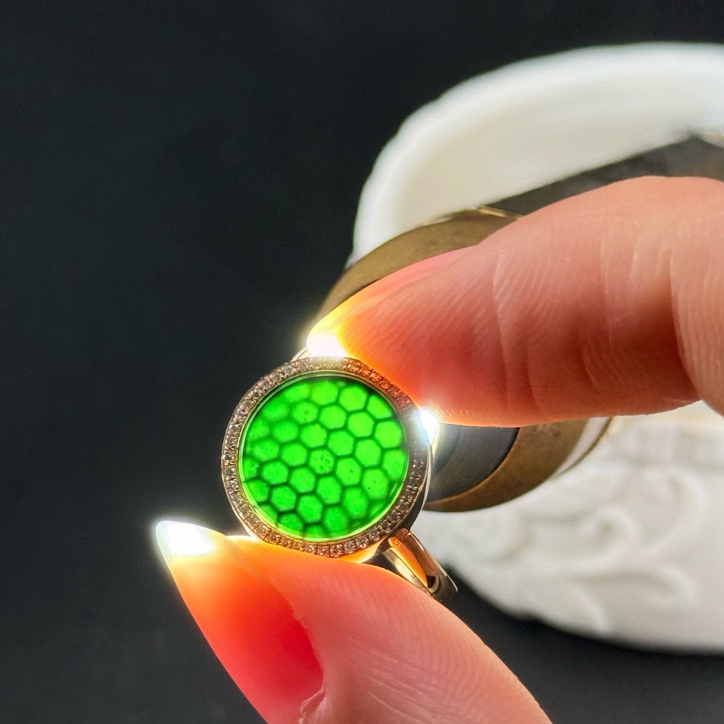 精品18k墨翠圆牌女戒 种好色正 黑度极好 打灯通透 油性十足 尺寸13.5