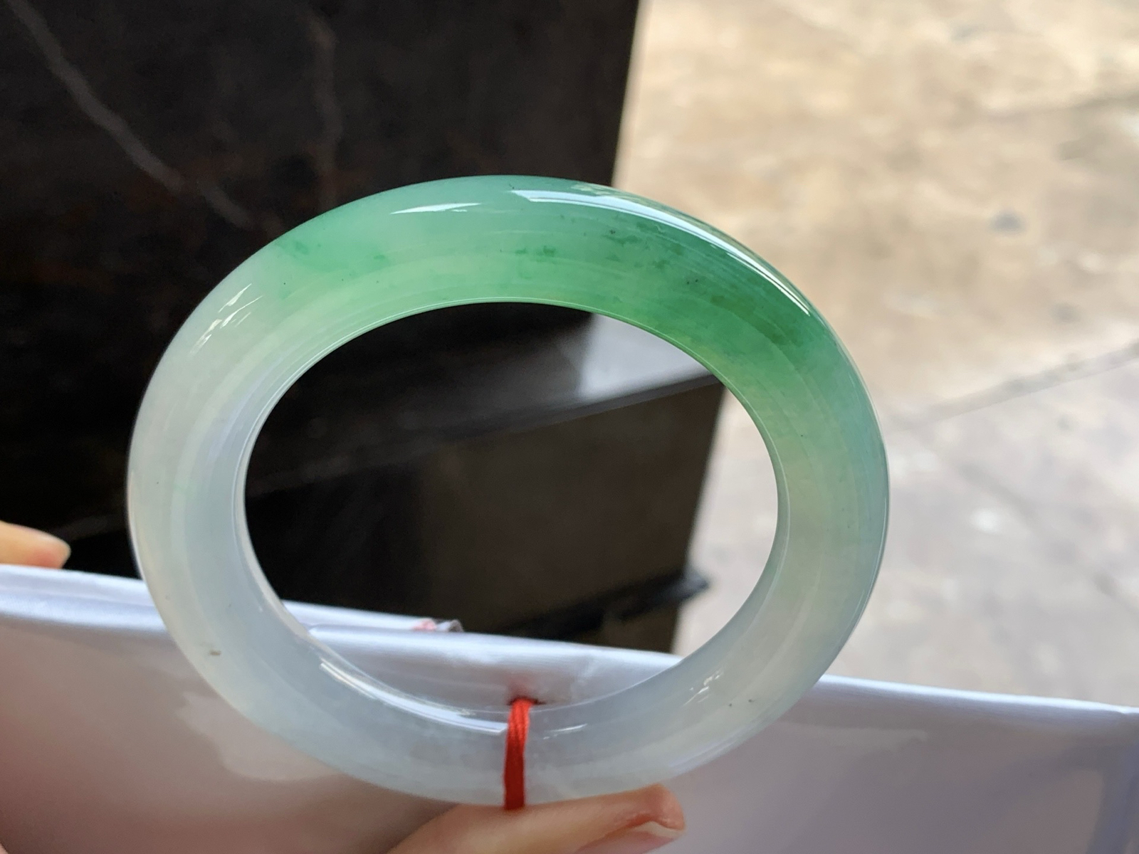 59-11.8

冰带色圆条手镯^_^鲜艳 色阳 种水好 大圈