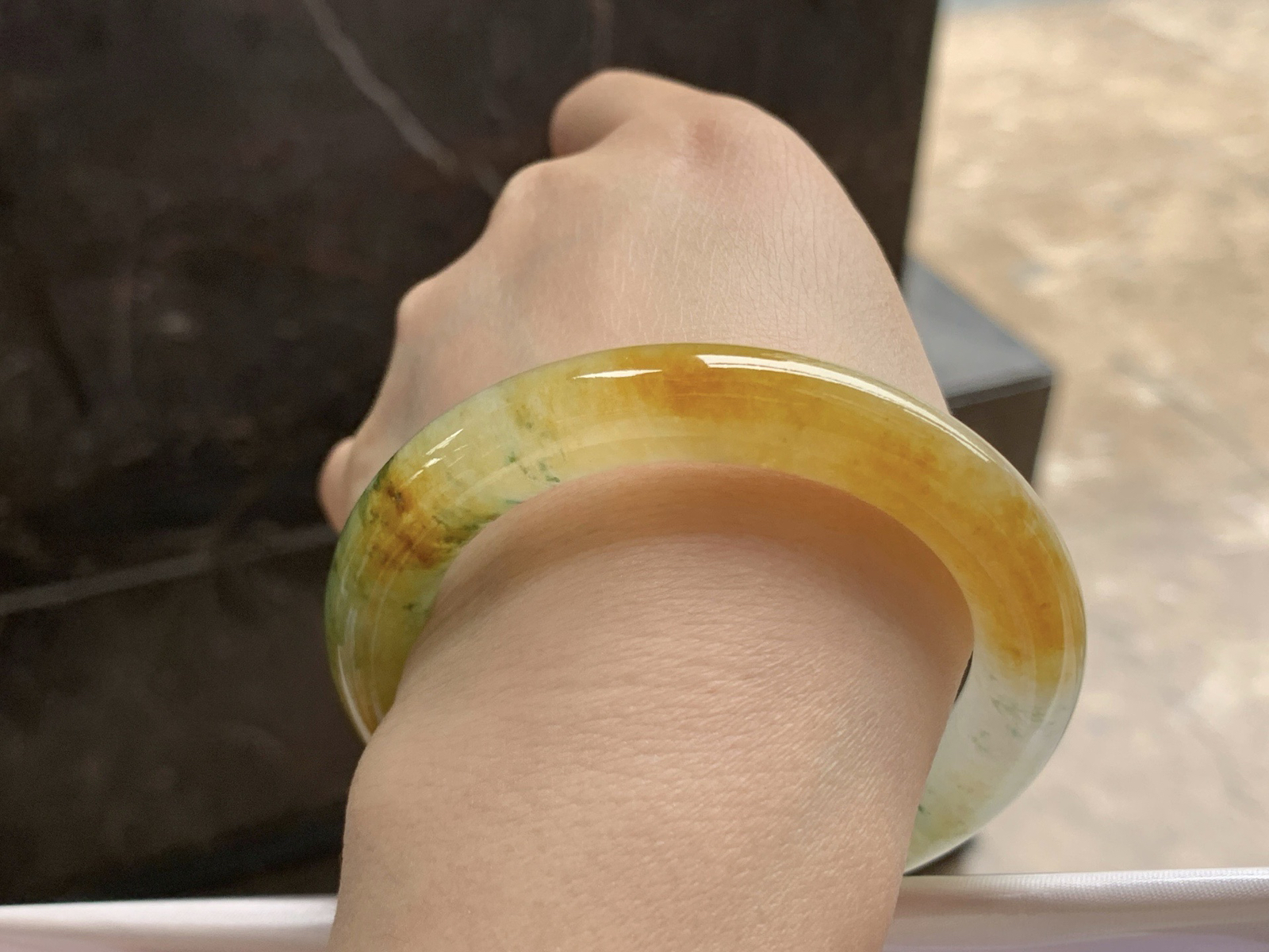 53-10

黄翡圆条手镯^_^起光 鲜艳