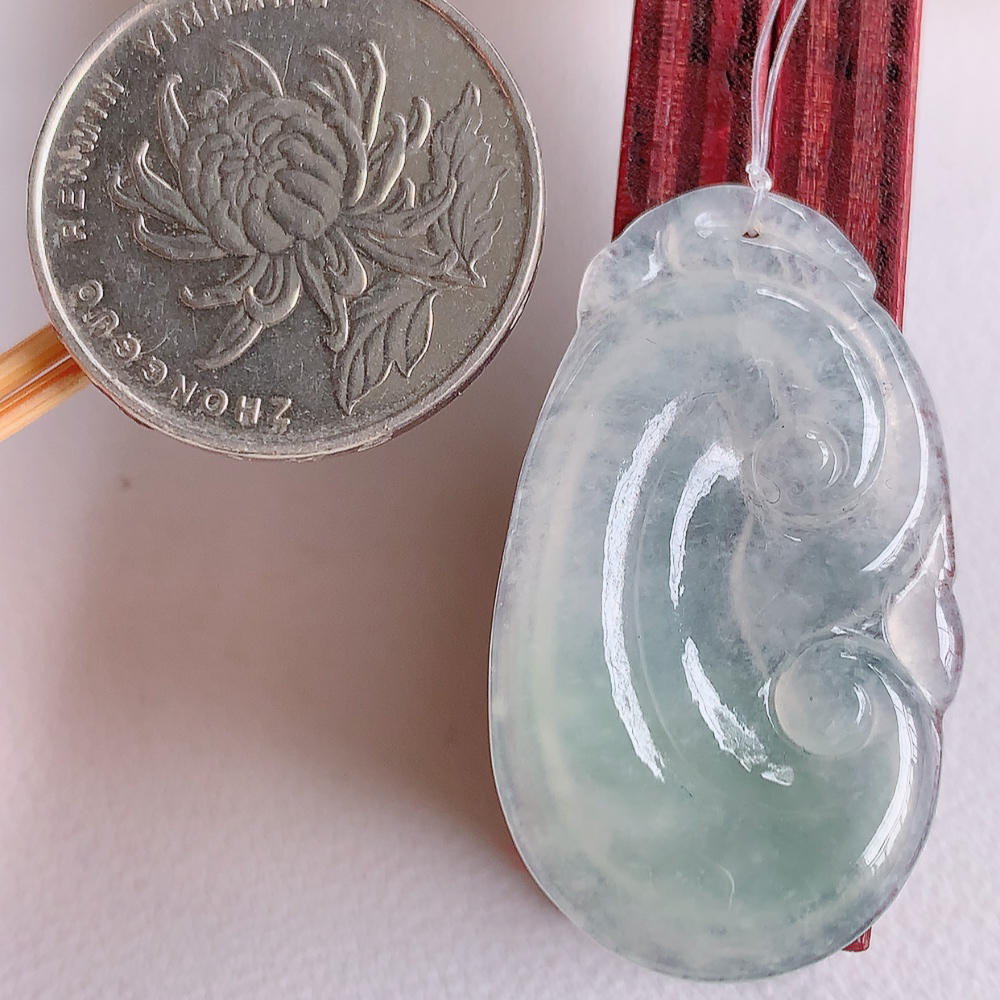 冰润吉祥如意翡翠吊坠  寓意“万事如意，吉祥如意,福寿绵长 心想事成”饱满大气，通透水润  W49.11  尺寸：37-21.3-3.5mm