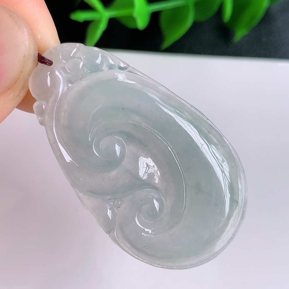 18k金扣冰润吉祥如意翡翠吊坠  寓意“万事如意，吉祥如意,福寿绵长 心想事成”饱满大气，通透水润  W41.11  尺寸：43-25-4.2mm