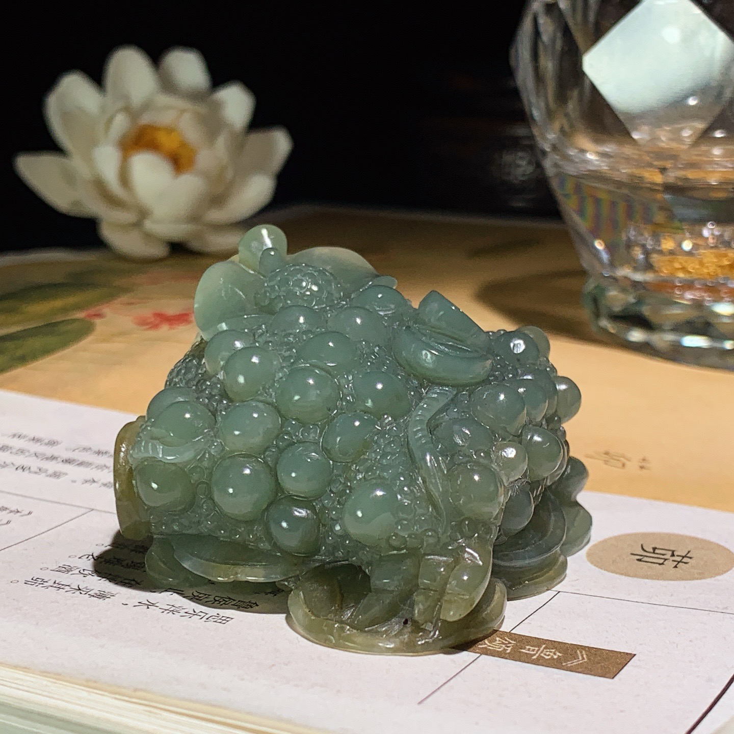 新疆和田玉且末蓝富贵缠身挂件！尺寸70/53/30重107.8克。玉质细腻油润。手推出油。佩戴高端典雅。lt260410