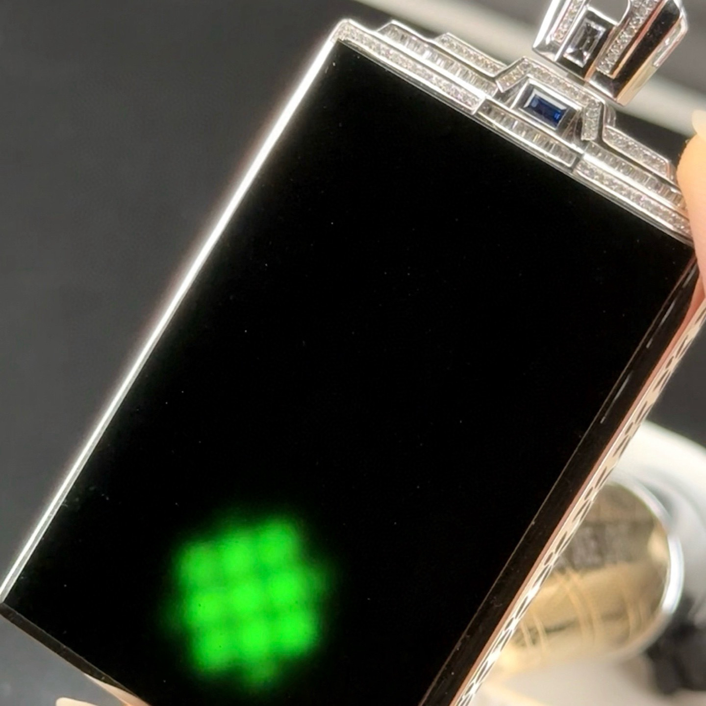 精品18k墨翠无事牌 种好色正 黑度极好 打灯通透 油性十足  尺寸74.2