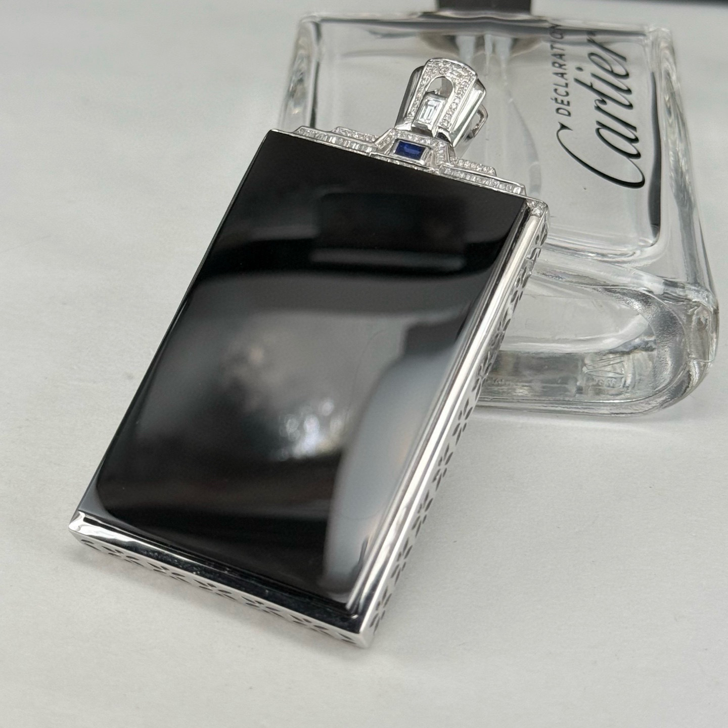 精品18k墨翠无事牌 种好色正 黑度极好 打灯通透 油性十足  尺寸74.2