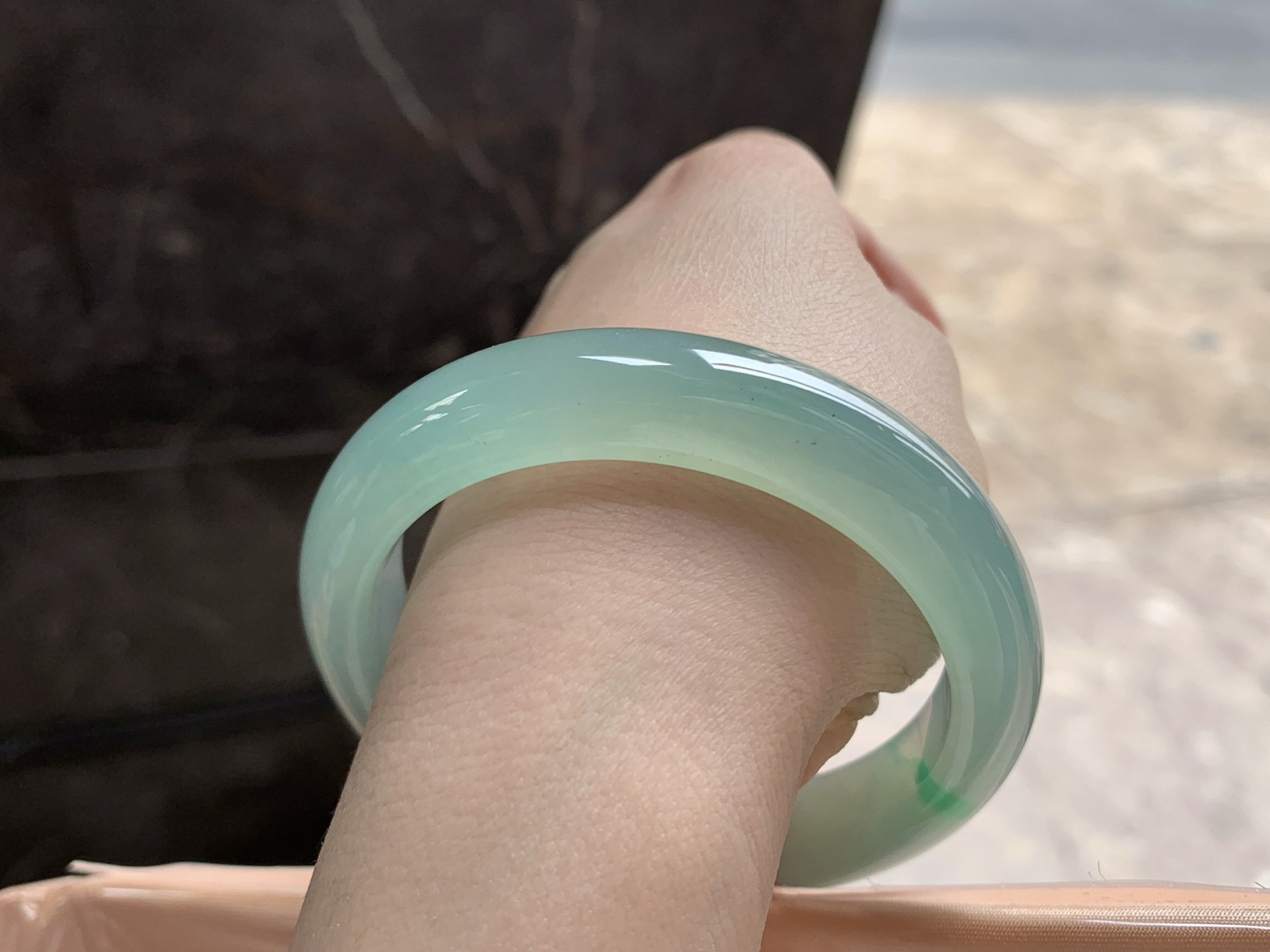 54.5-12.3-8.3

冰飘绿手镯^_^透亮