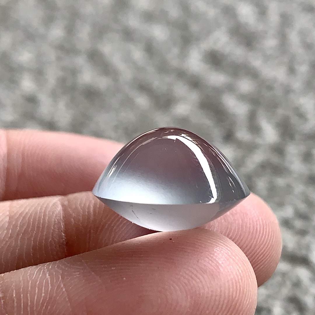 ️ 玻璃种蛋面，胶感十足，荧光盈盈，通透度拉满
尺寸15.6×15×10.2