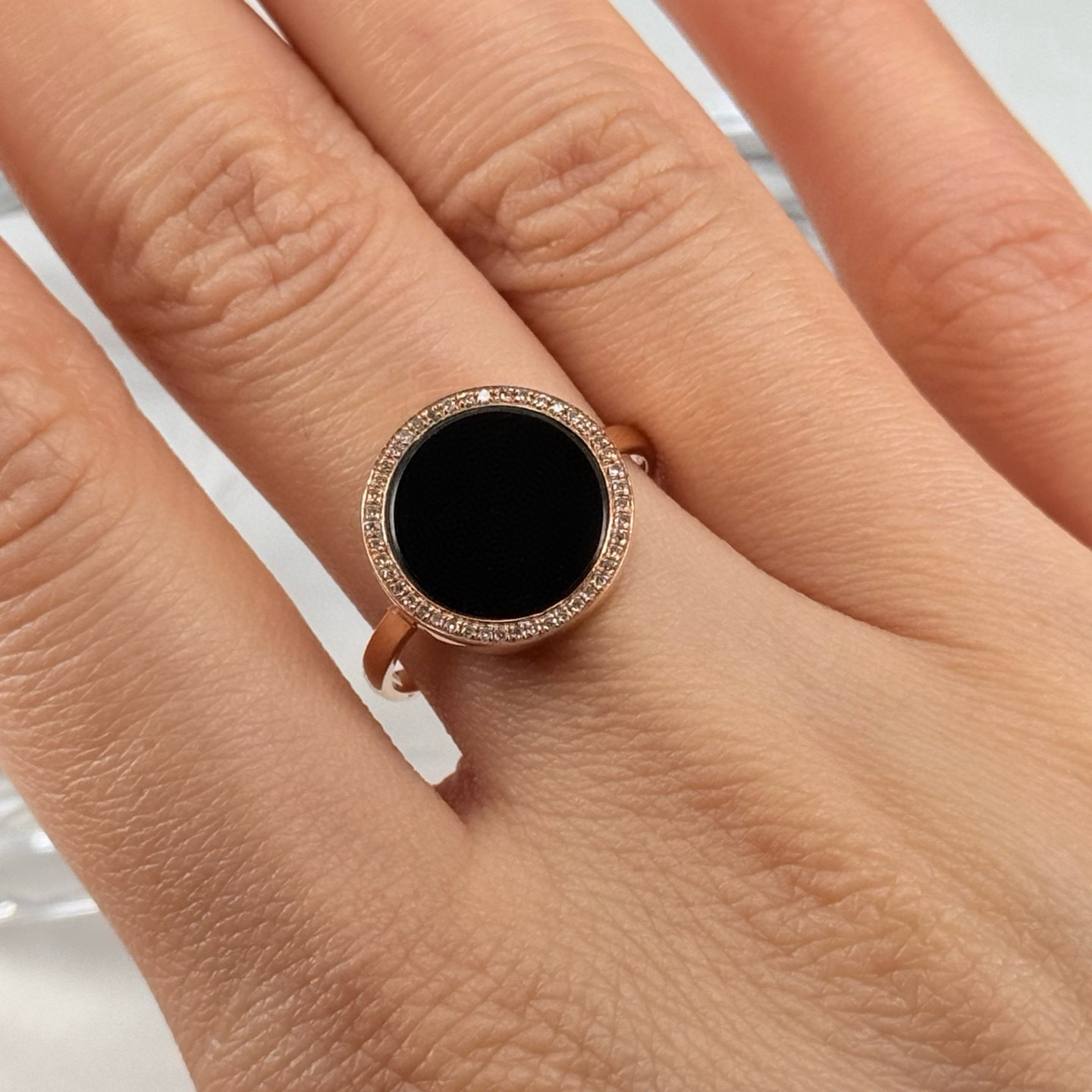 精品18k墨翠圆牌女戒 种好色正 黑度极好 打灯通透 油性十足 尺寸13.5