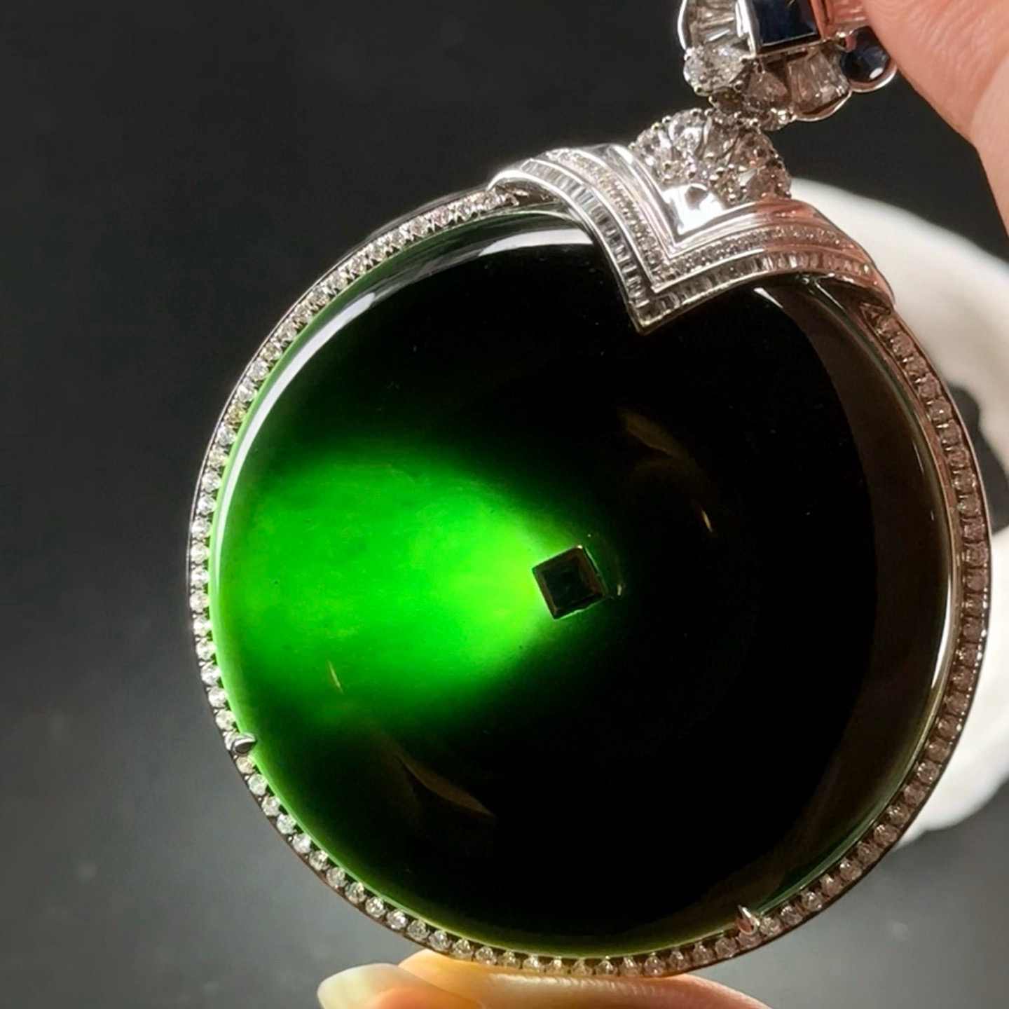 精品18k墨翠超大平安扣 种好色正 黑度极好 打灯通透 油性十足