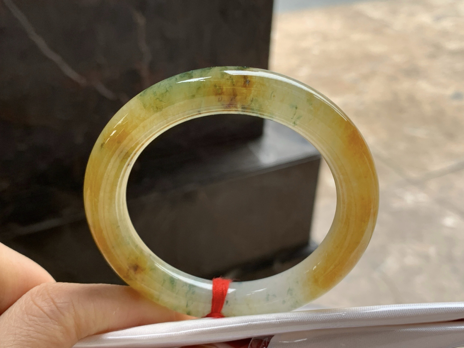 53-10

黄翡圆条手镯^_^起光 鲜艳