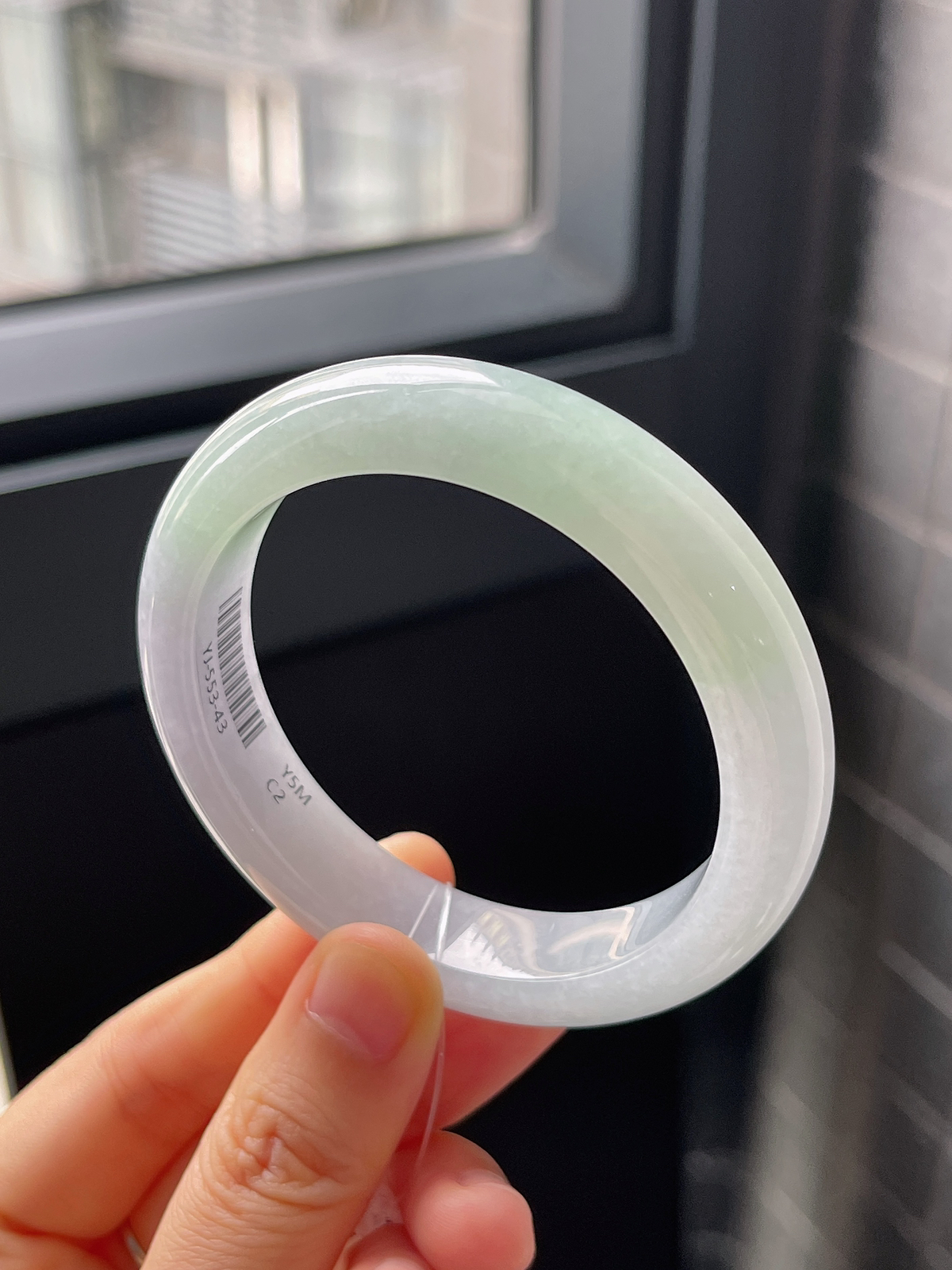 正圈53.6圈口，翡翠冰糯种浅绿色手镯