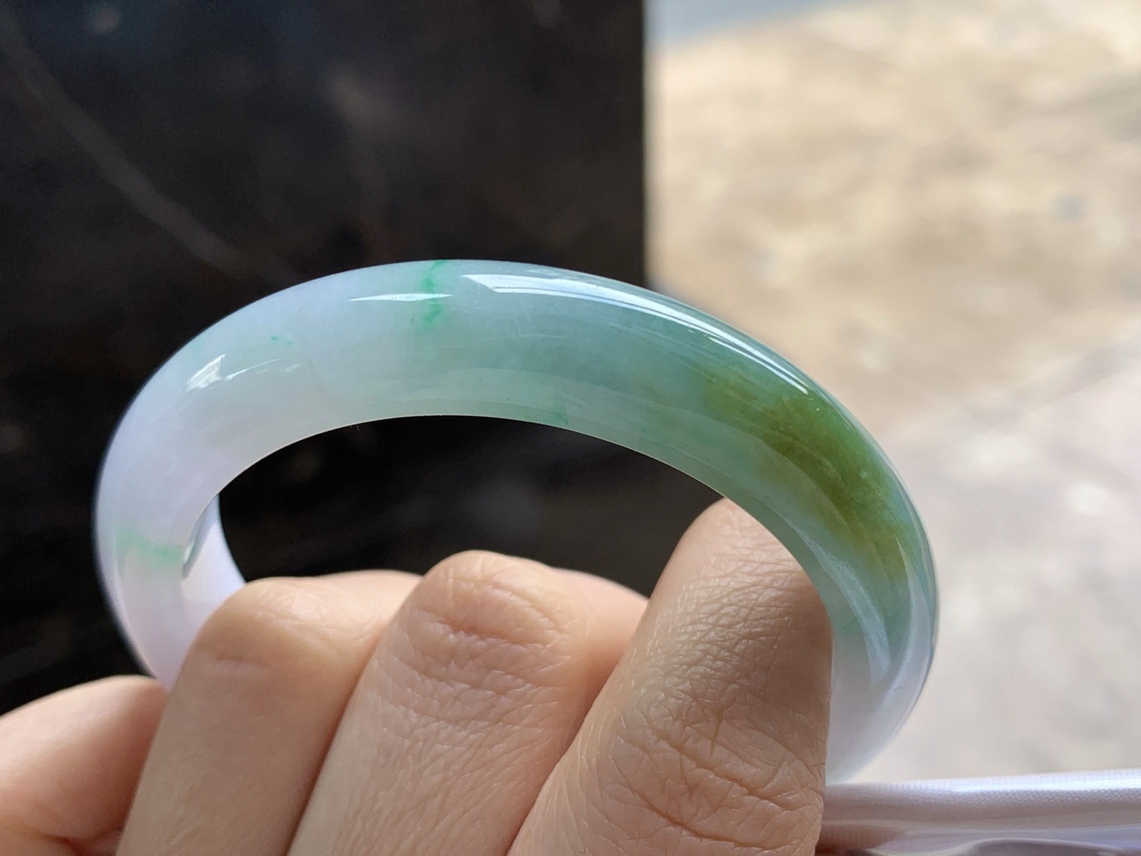 52-11.1-8

黄翡特色手镯^_^玉质温润