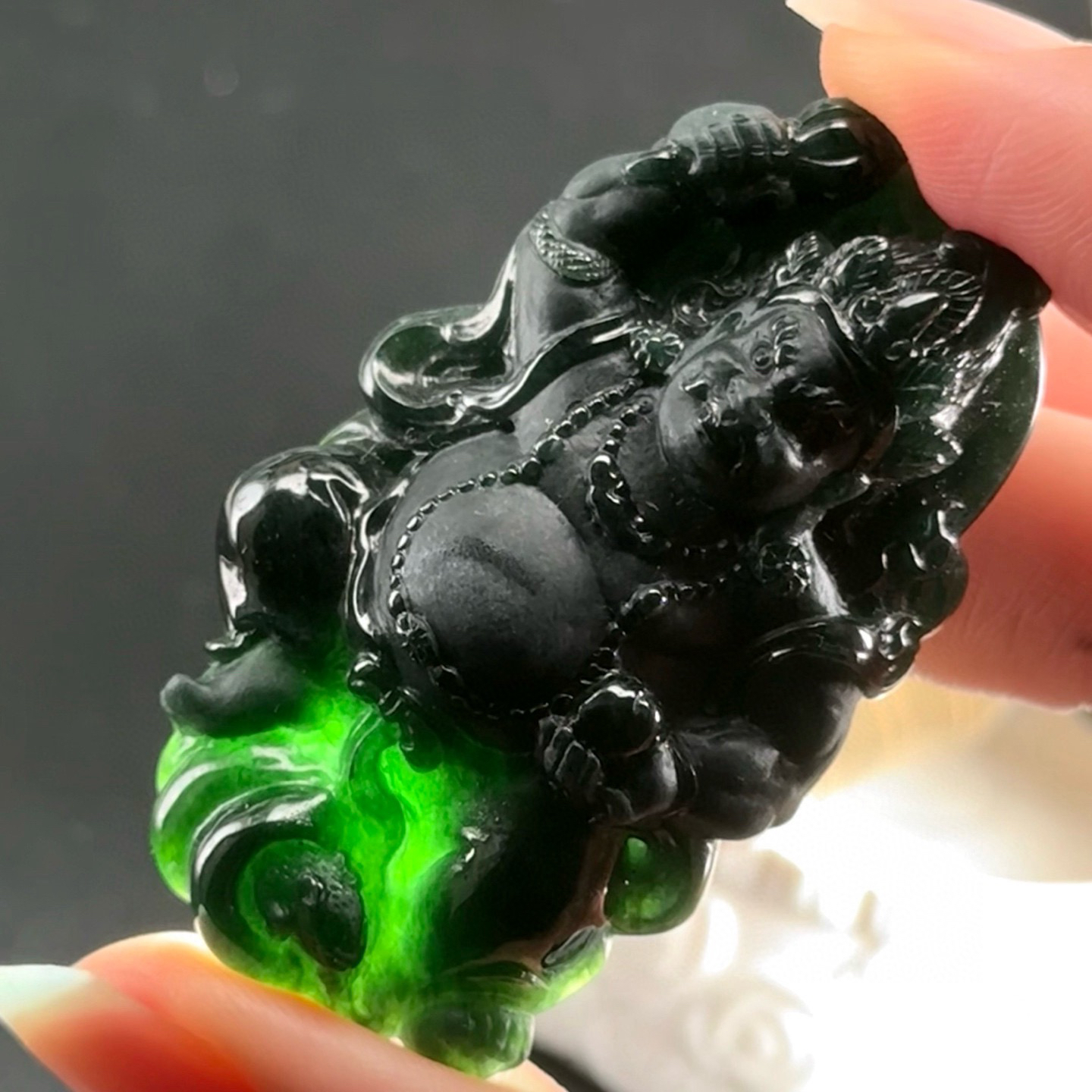 精品墨翠大黑天 种好色正 黑度好 打灯通透 尺寸52.9