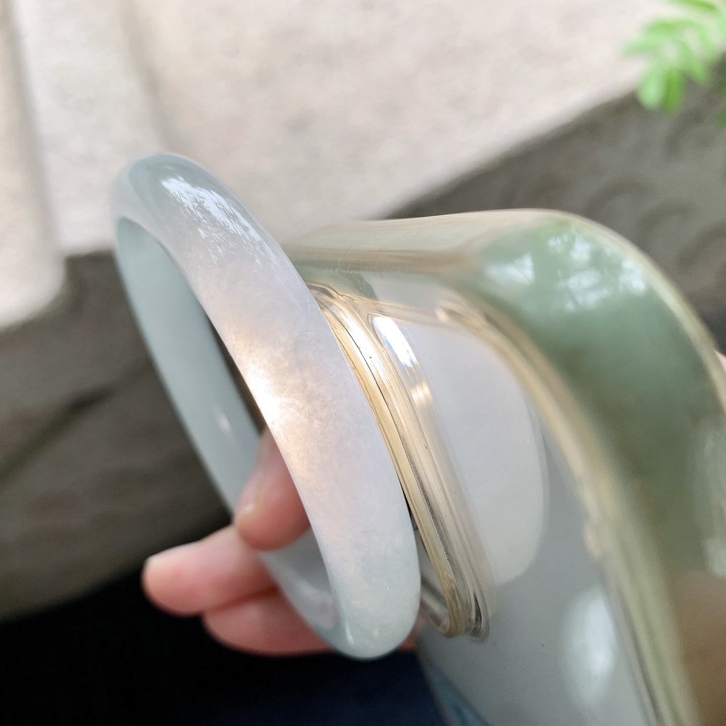 圆条52 53【圈口】52.8/10/10【编码】YT041223【描述】糯冰底色，水润，种老，细腻，打灯有絮线