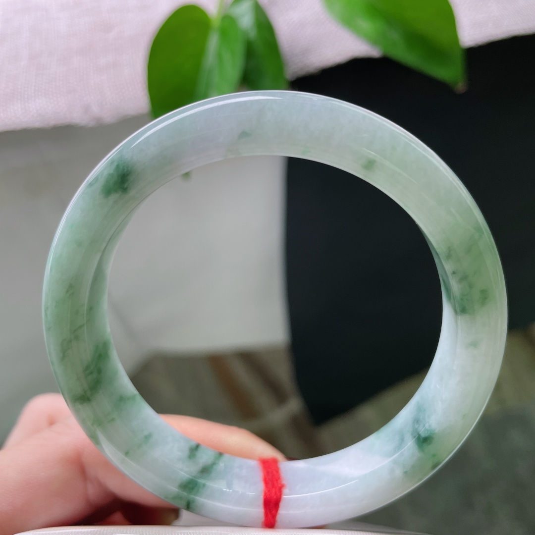 56.6/12/8.6，飘花正圈，水润，细腻，落英成冢，冢外犹记故人颜。有纹，ss50695a