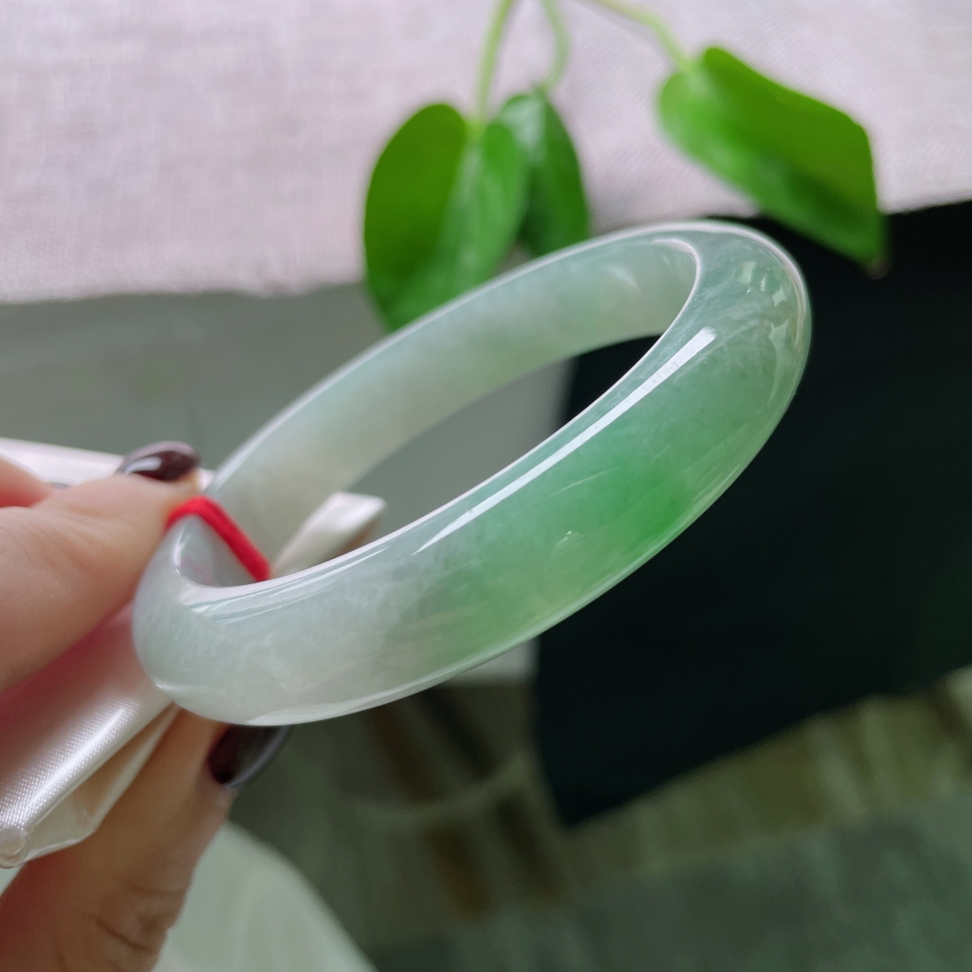 59.6/12.3/8.3，绿底正圈，清润通透，深绿与浅绿彼此交融，意境天成，无裂，ss50730a