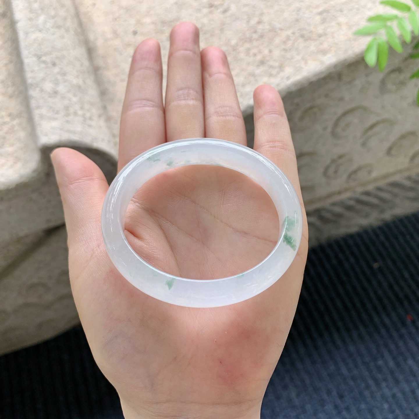 贵妃54 55【圈口】55.3/46.5/11.7/7.2【编码】DZ041213【描述】冰糯飘花，