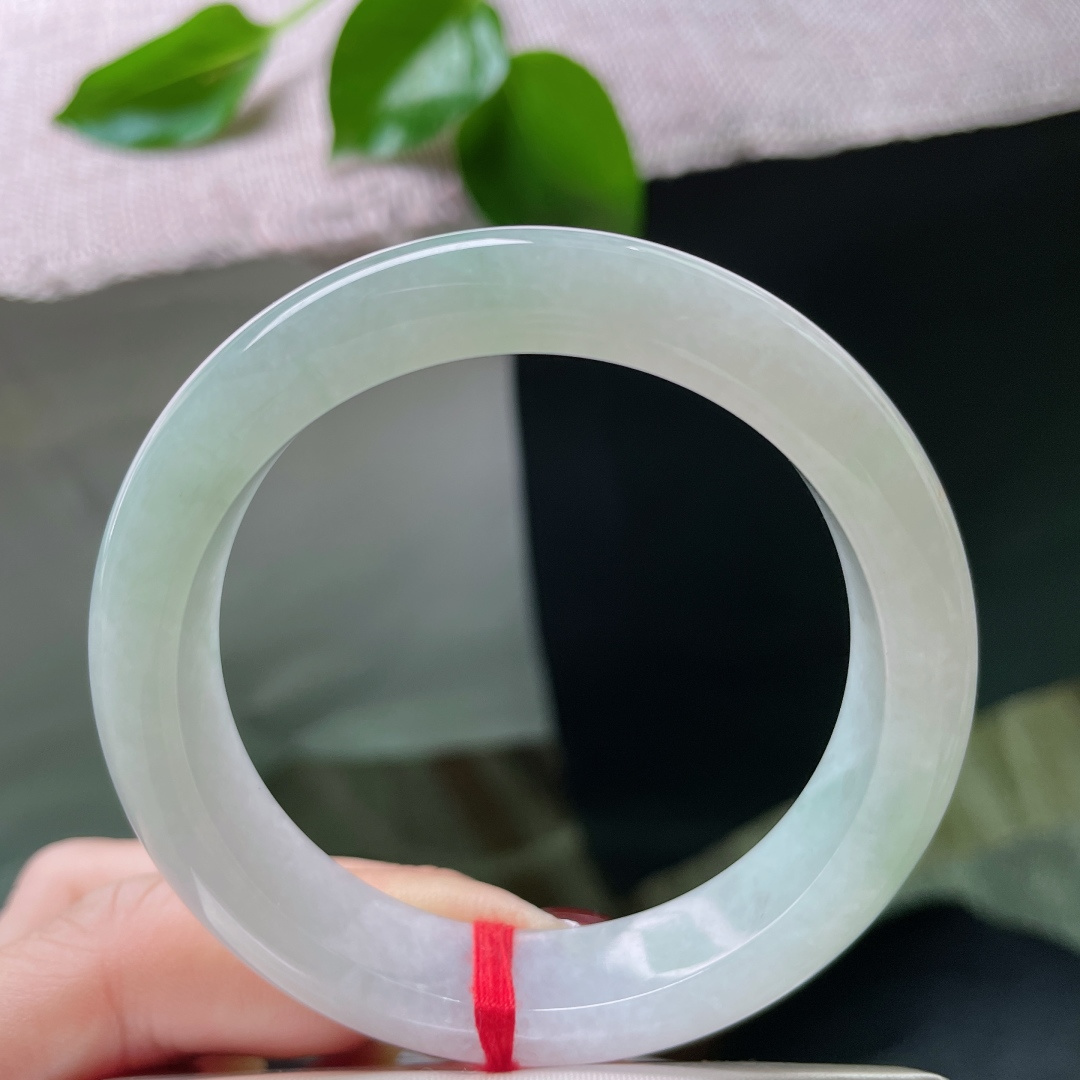 52.6/12.1/8.2，淡紫淡绿正圈，水润细腻，底子干净清爽，落落大方，洒金，无裂，ss5005