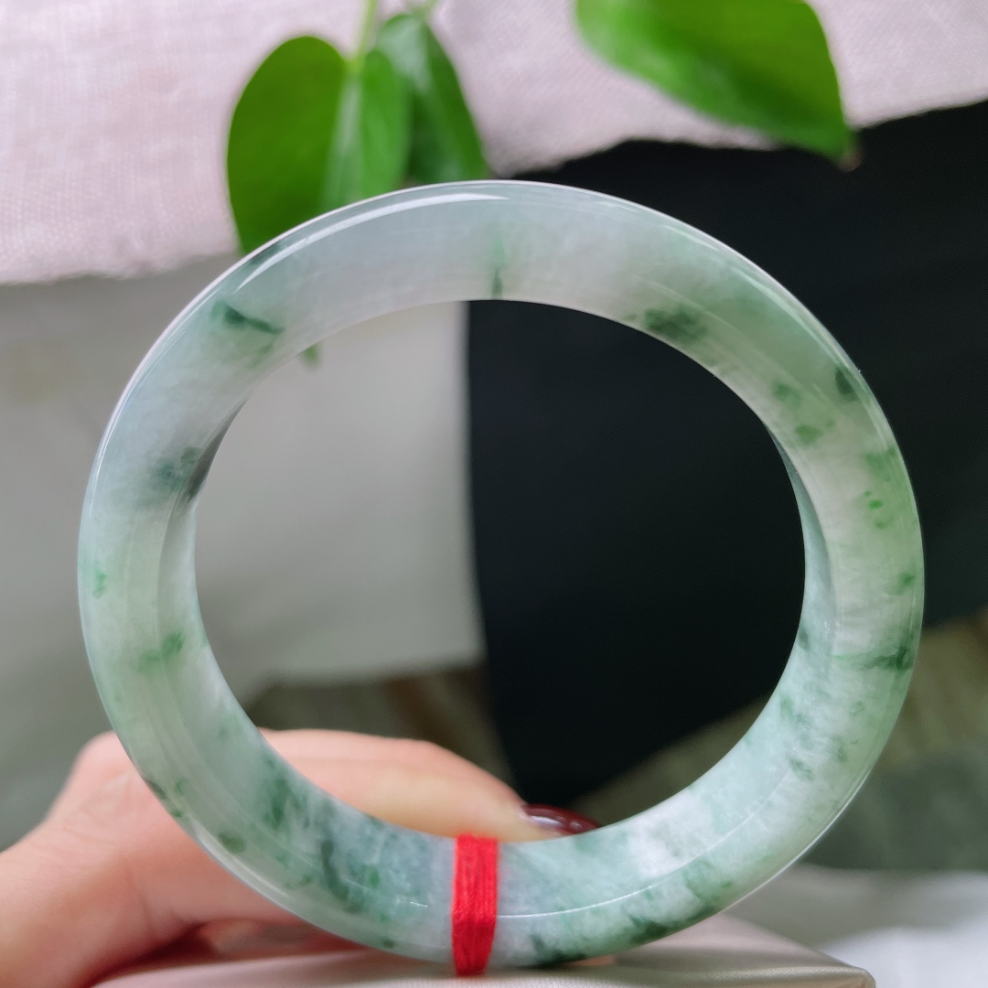 53.6/12/7.6，飘花正圈，春风十里，不如你转身时飘花如雨。一点皮纹，ss50697a