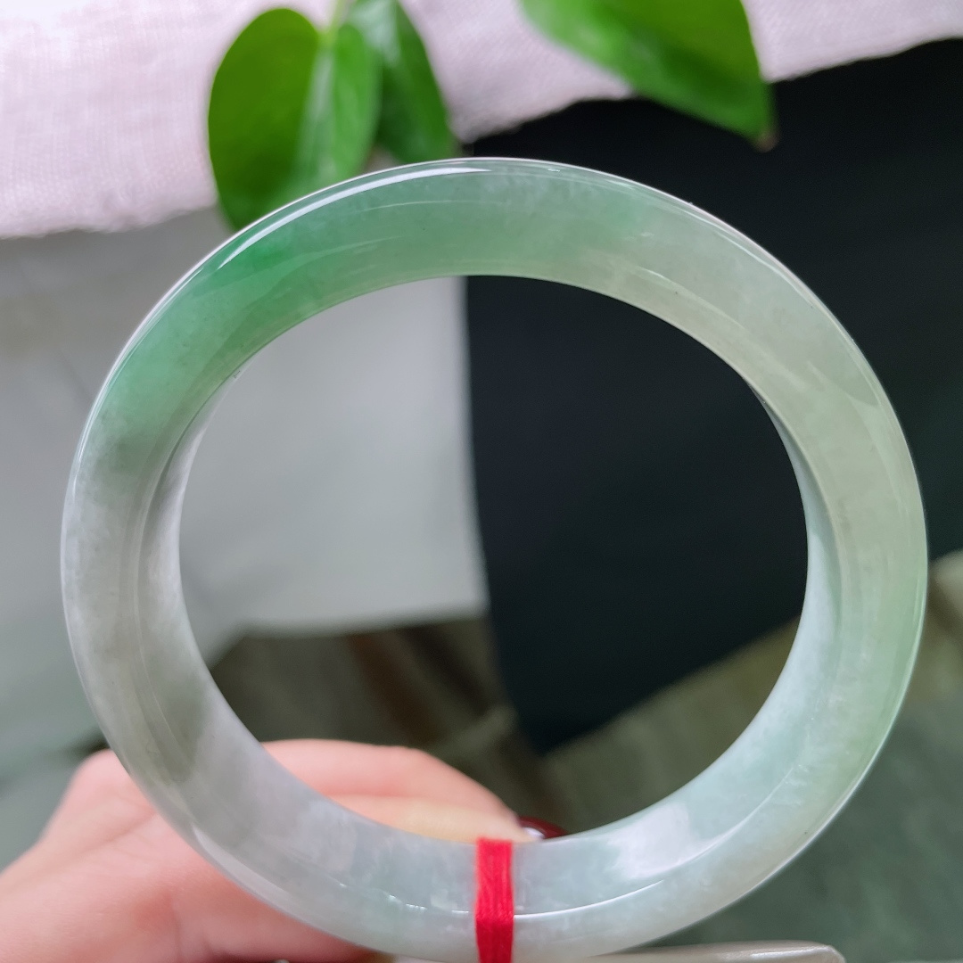 59.6/12.3/8.3，绿底正圈，清润通透，深绿与浅绿彼此交融，意境天成，无裂，ss50730a