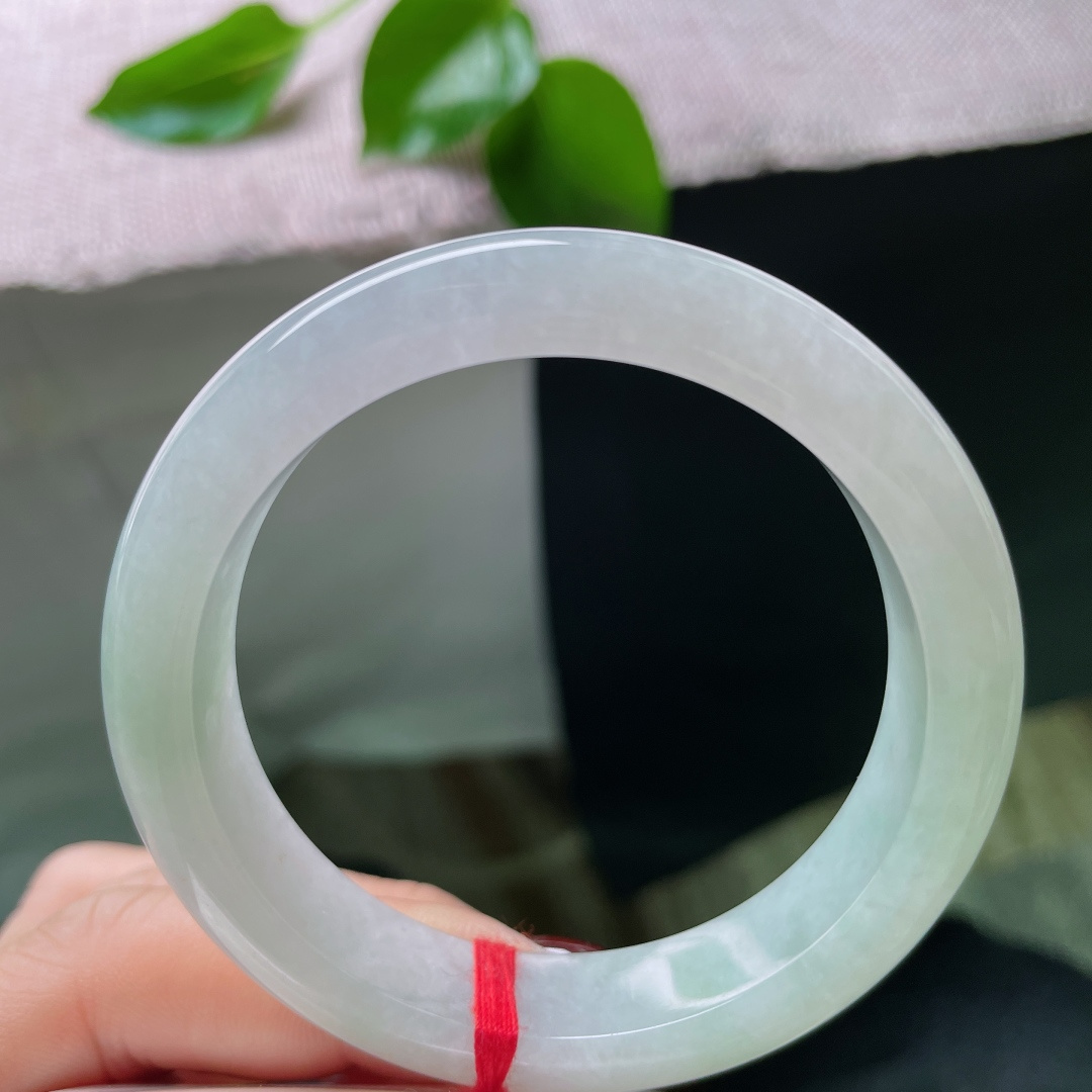 52.6/12.1/8.2，淡紫淡绿正圈，水润细腻，底子干净清爽，落落大方，洒金，无裂，ss50059a