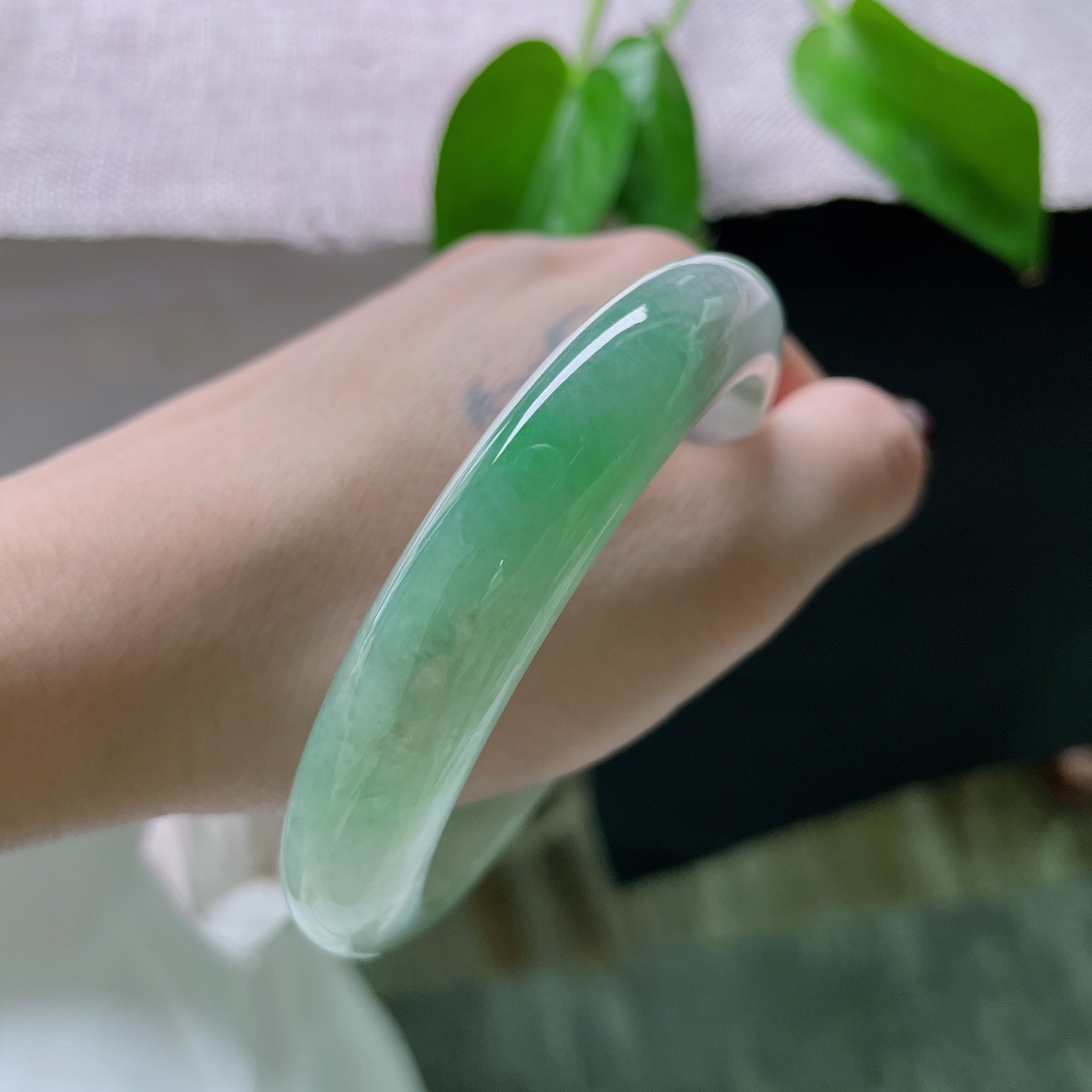 59.6/12.3/8.3，绿底正圈，清润通透，深绿与浅绿彼此交融，意境天成，无裂，ss50730a