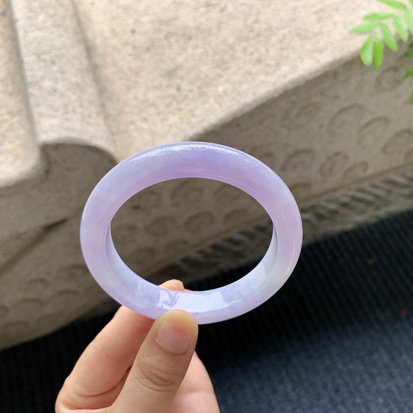 正圈55 56【圈口】56.3/12/8.8【编码】DZ041216【描述】糯冰紫罗兰，水润，种老，细腻，打灯有棉线