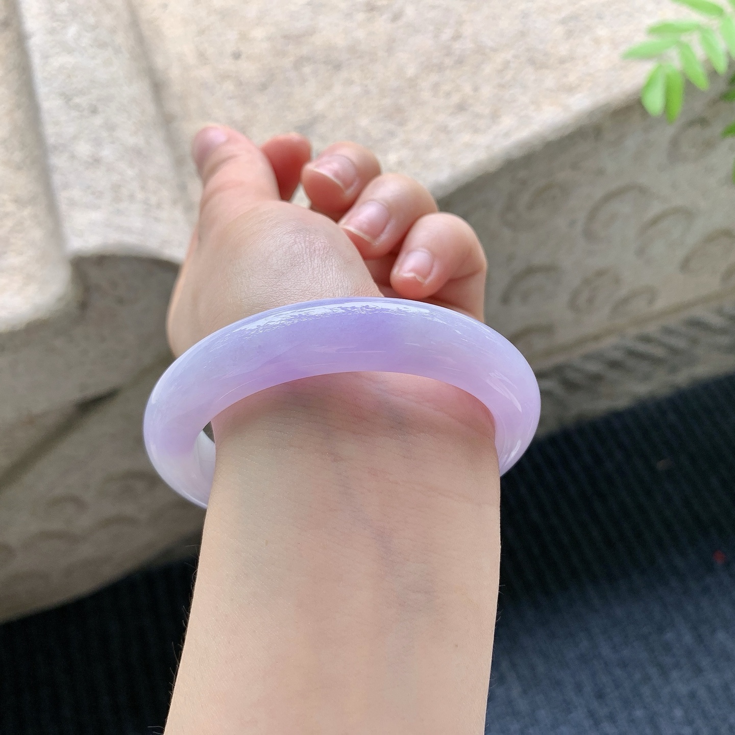 正圈55 56【圈口】56.3/12/8.8【编码】DZ041216【描述】糯冰紫罗兰，水润，种老，细腻，打灯有棉线