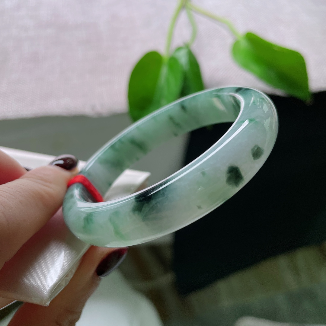 53.6/12/7.6，飘花正圈，春风十里，不如你转身时飘花如雨。一点皮纹，ss50697a