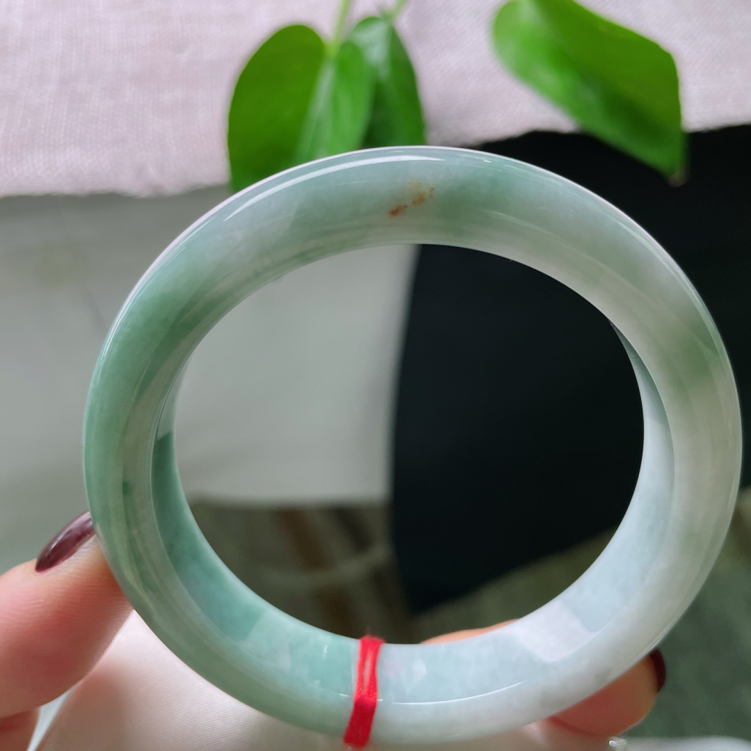 57.9/12.6/8.5，淡蓝色正圈，颜色深浅不一，绰约多姿，洒金，一点皮纹，ss50772a