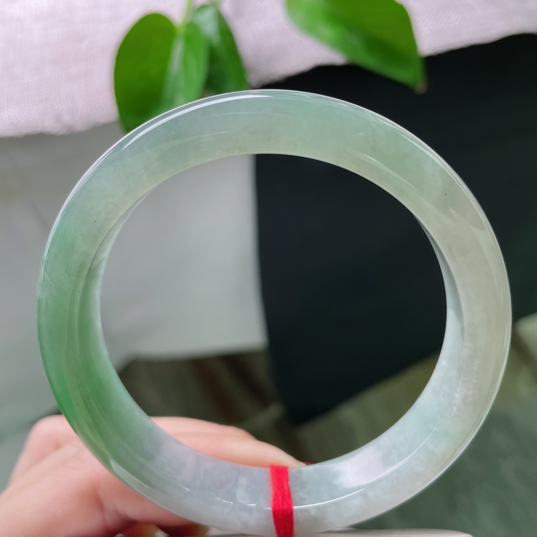 59.6/12.3/8.3，绿底正圈，清润通透，深绿与浅绿彼此交融，意境天成，无裂，ss50730a