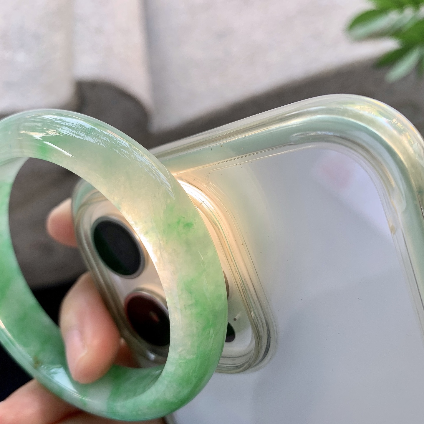 正圈54 55【圈口】54.3/12.4/8.2【编码】A1010482【描述】糯冰飘绿，水润，种老，细腻，打灯有棉线