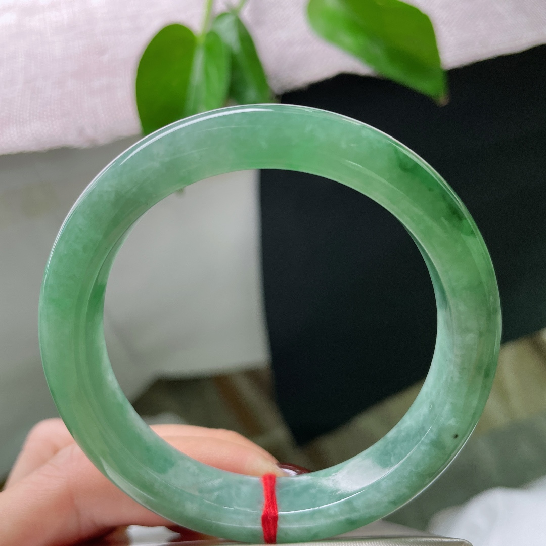 56.9/11.6/8.6绿色正圈，水润，不争不抢，却已占了满心欢喜。有纹，ss50910a