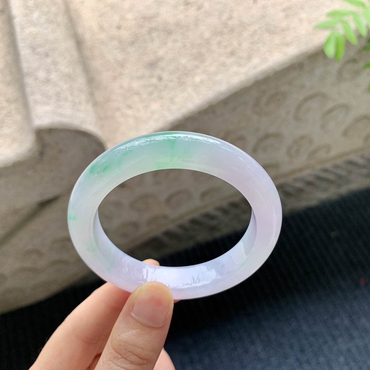 正圈51 52【圈口】52.4/11.8/9【编码】DZ041218【描述】冰糯春彩，水润，种老，细腻，打灯有纹线