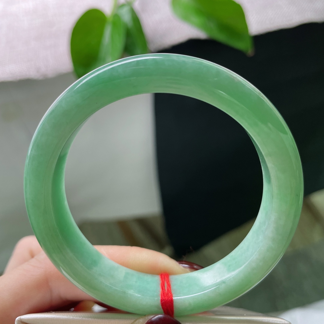 53.8/11.8/8.0，绿底正圈，水润，细腻，贵气，一点皮纹，ss50821a