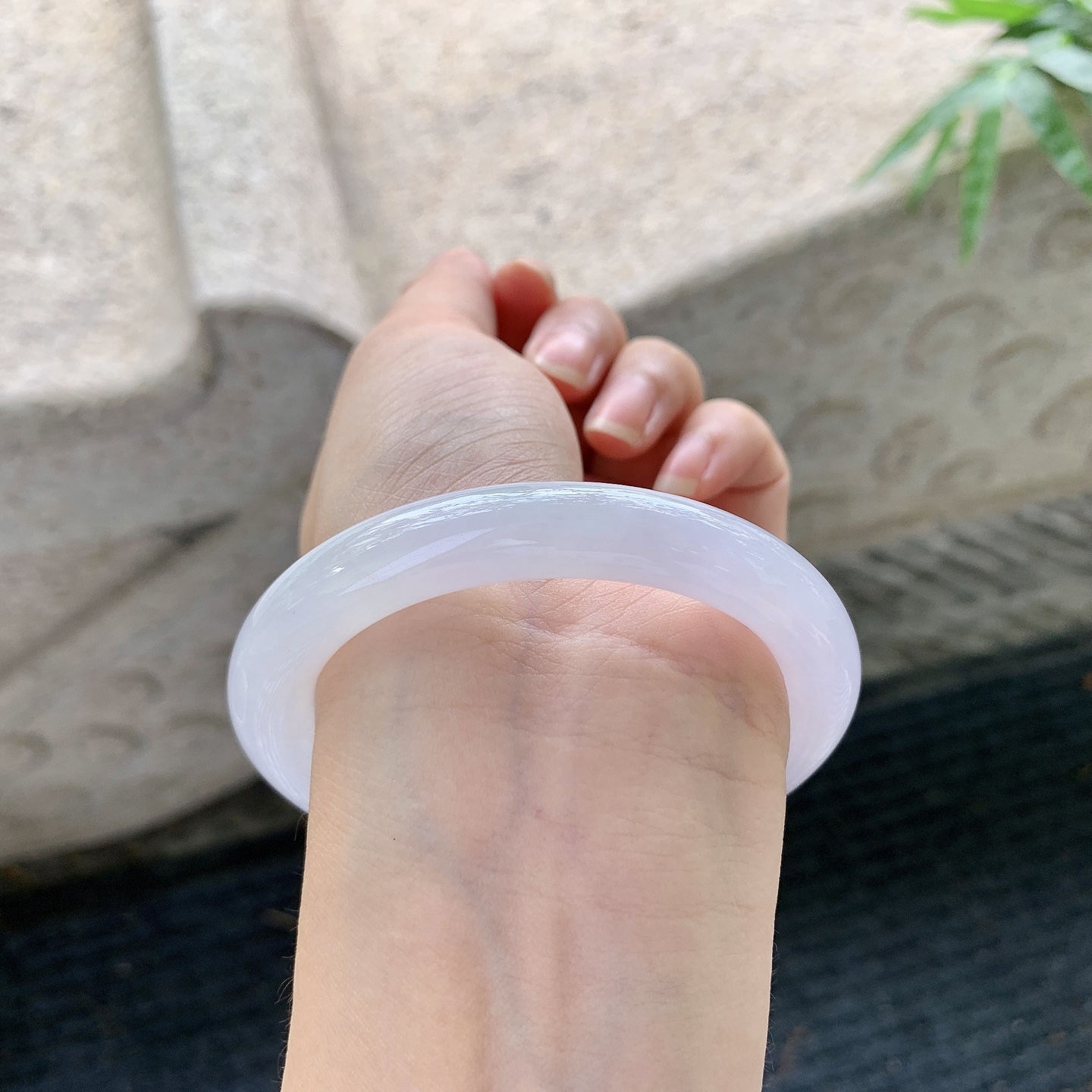 圆条54 55【圈口】55.8/9.7/9.8【编码】A1122598【描述】细糯粉紫底，水润，种老，细腻，打灯有纹线