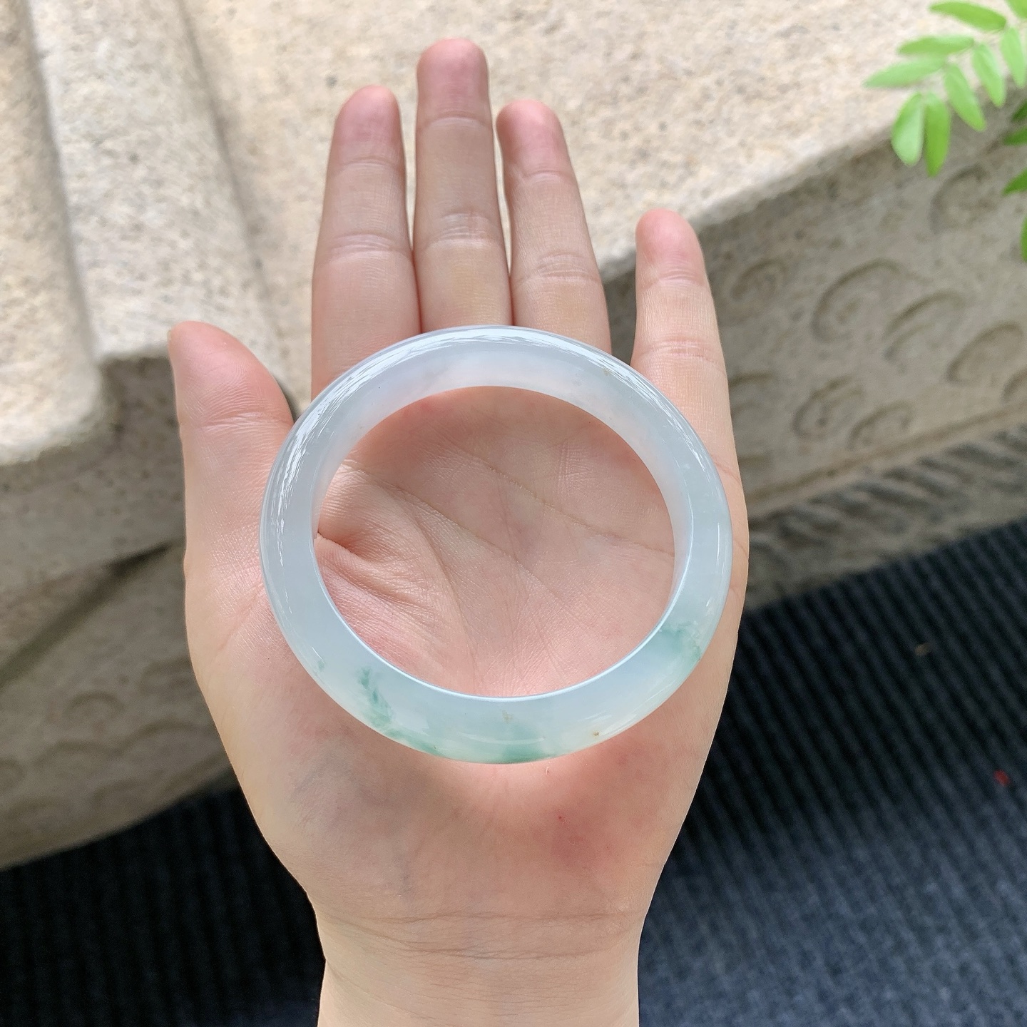 正圈53 54【圈口】54.5/11.4/8【编码】FL041233【描述】冰糯飘花，水润，种老，细