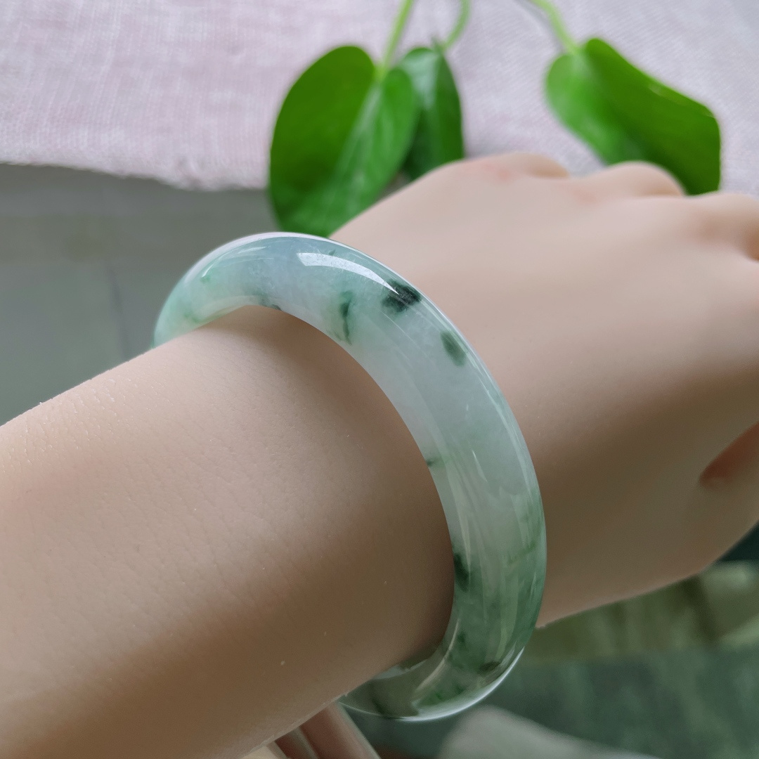 53.6/12/7.6，飘花正圈，春风十里，不如你转身时飘花如雨。一点皮纹，ss50697a