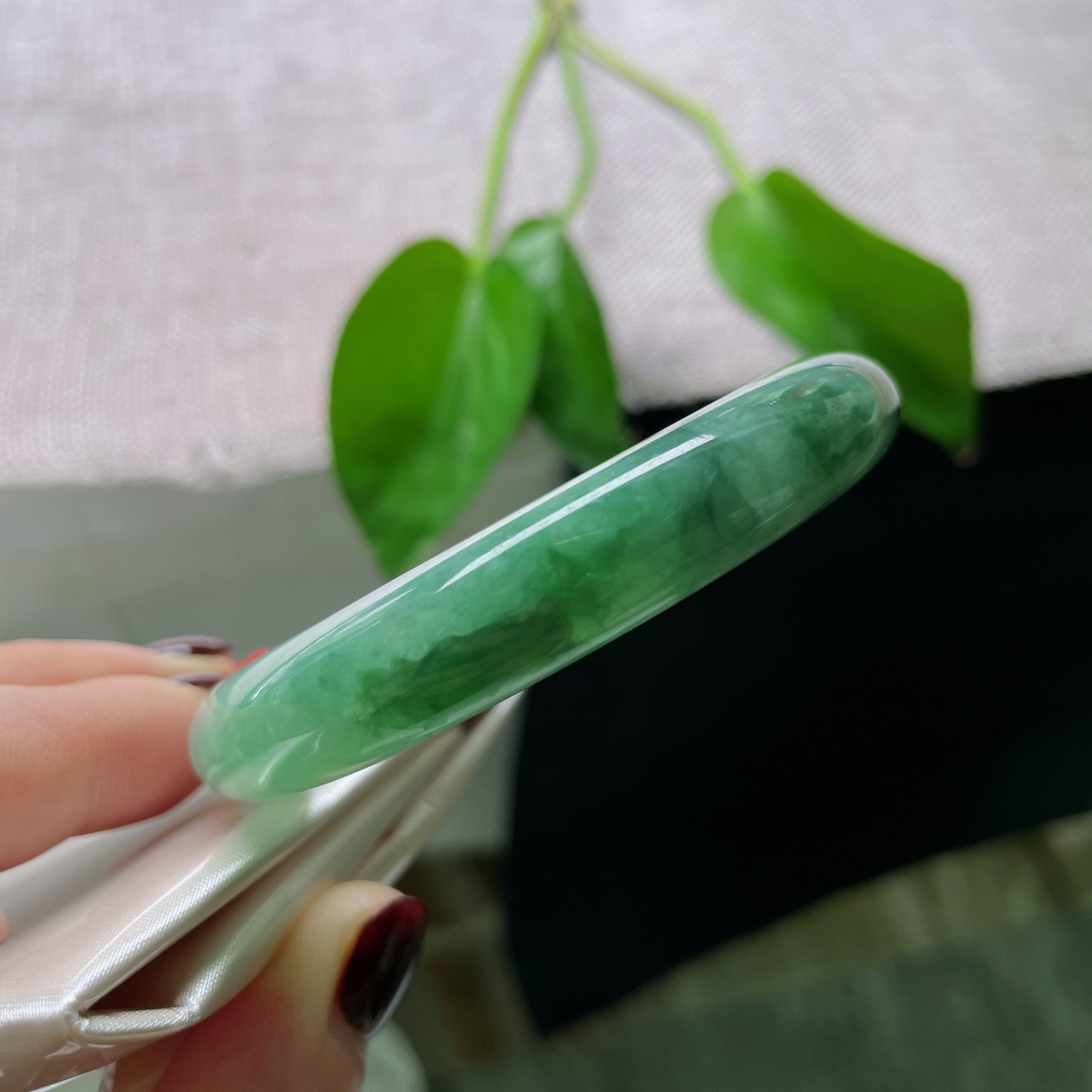 56.9/11.6/8.6绿色正圈，水润，不争不抢，却已占了满心欢喜。有纹，ss50910a