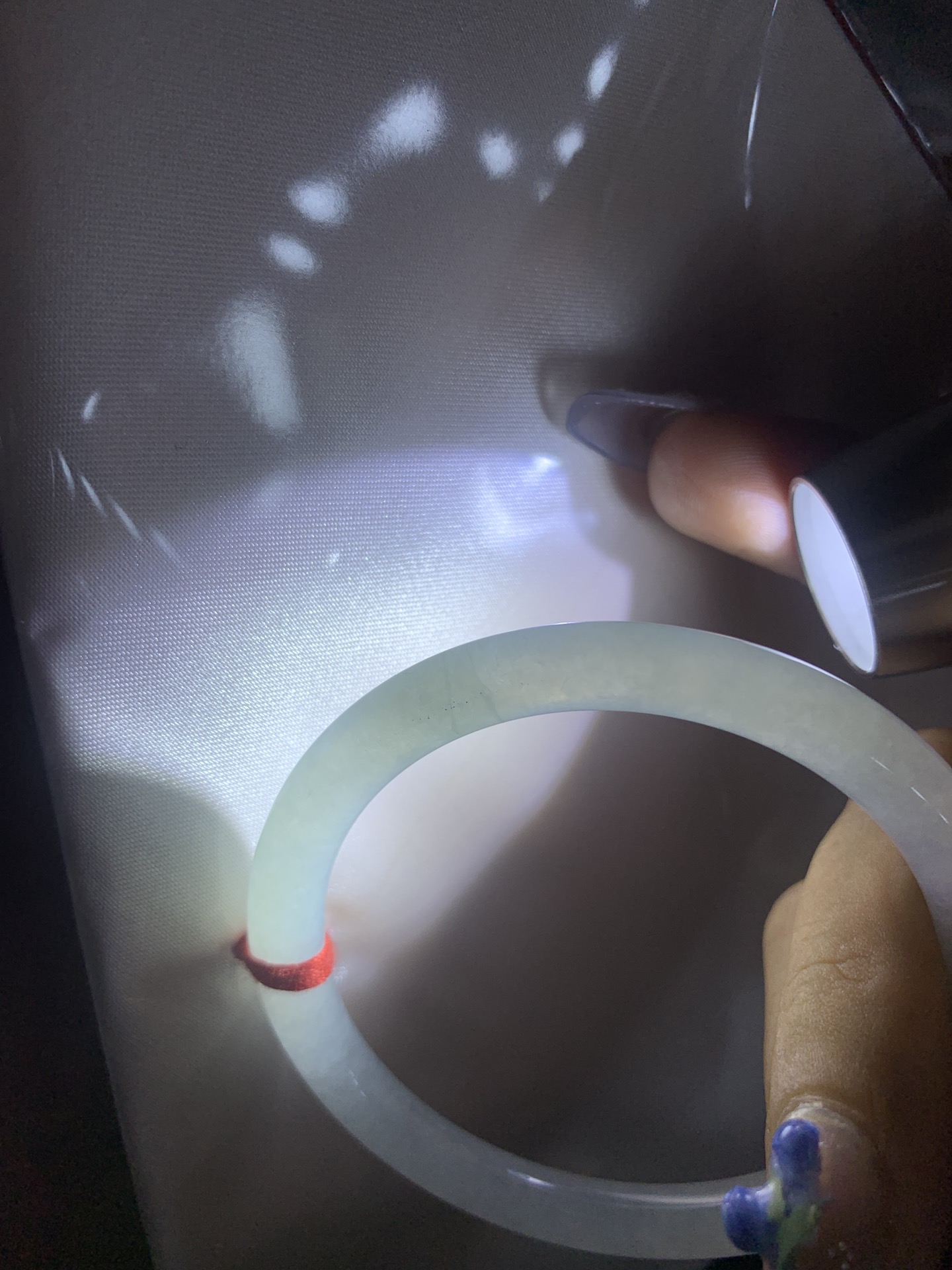 白月光美人条 54.5-7.1-6.1 0412-N410-5 打灯细纹，底妆细腻，水水润润的白月光，如同夜空中最温柔的那一抹月光，轻轻洒落你的手腕，带来一份宁静与雅致