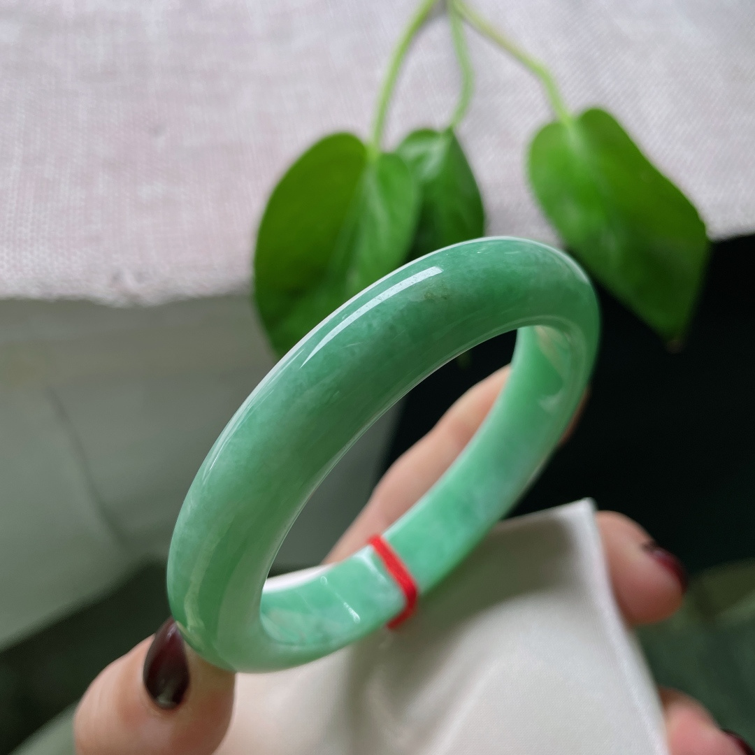 55.6/12/8.5绿色正圈，水润，底子细腻，稳如青山。 不是点缀，是底色，是根基。皮纹，ss50812a