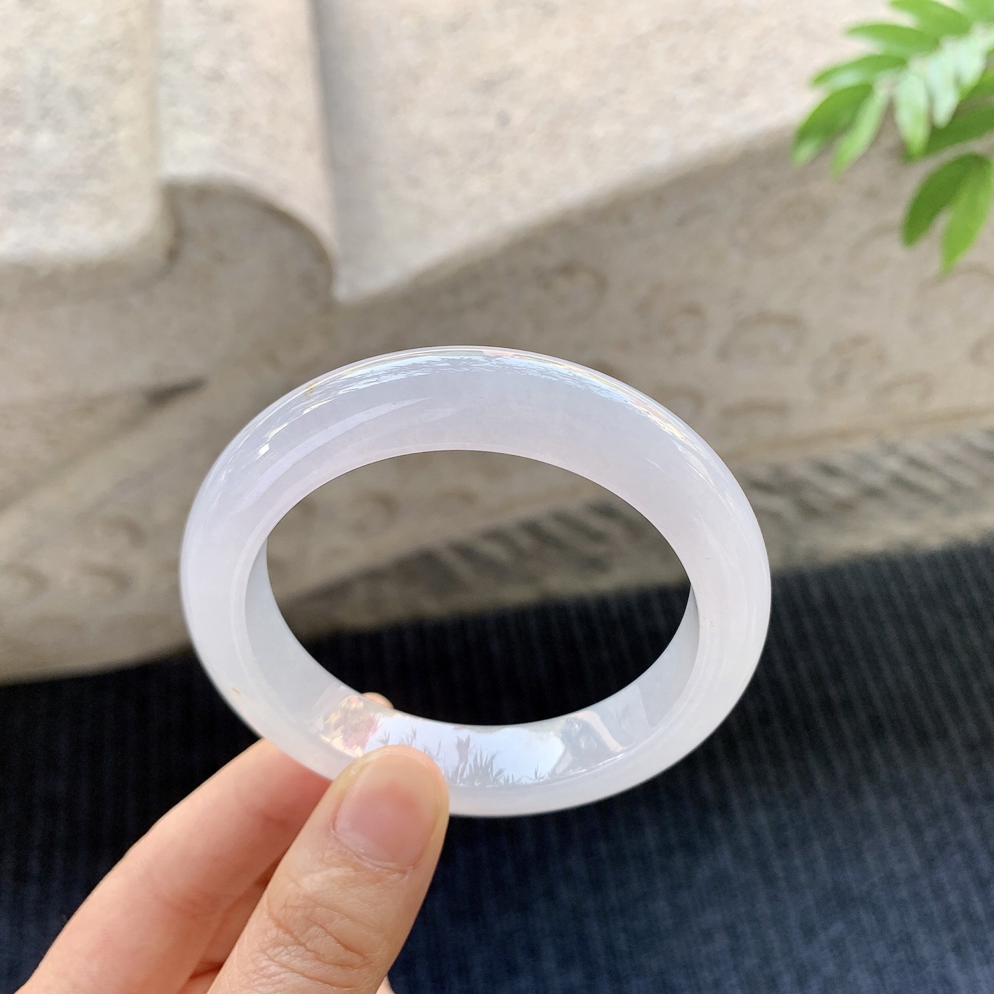 正圈53 54【圈口】54.8/11.8/9【编码】A1121039【描述】冰糯淡粉紫，水润，种老，细腻，无裂