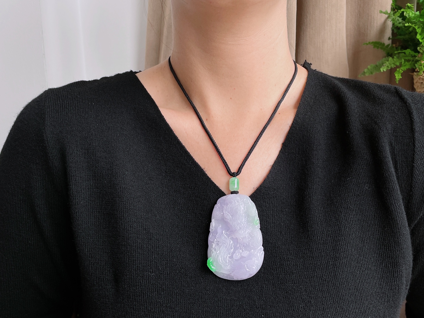 【裸石】高冰春彩龙凤呈祥牌子吊坠【说明】缅料 无裂 性比高【尺寸】69.2-45.5-11.6【重量】69.5克