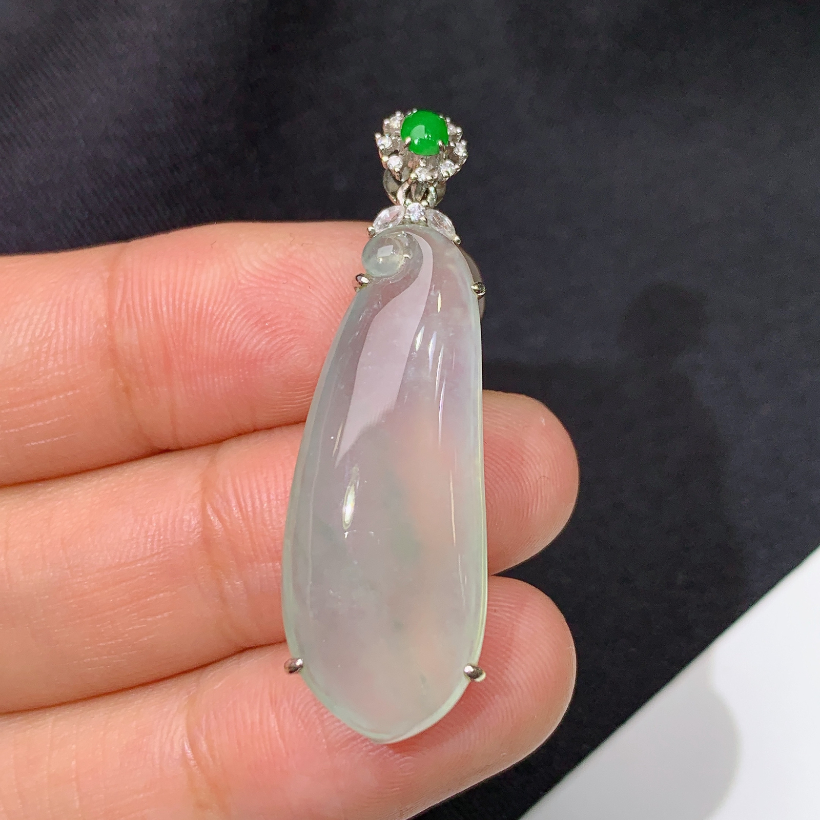 冰种福瓜吊坠，18k金镶嵌，冰润饱满，玉质细腻，种水足，Jj 尺寸38.6*12.1*6.8