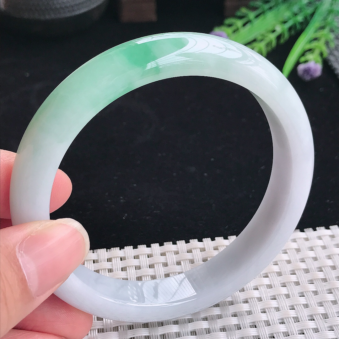 实拍A货翡翠62.5/12.5/8.5大圈口老坑精美温润飘绿手镯翡翠宽边玉镯平安镯美人镯