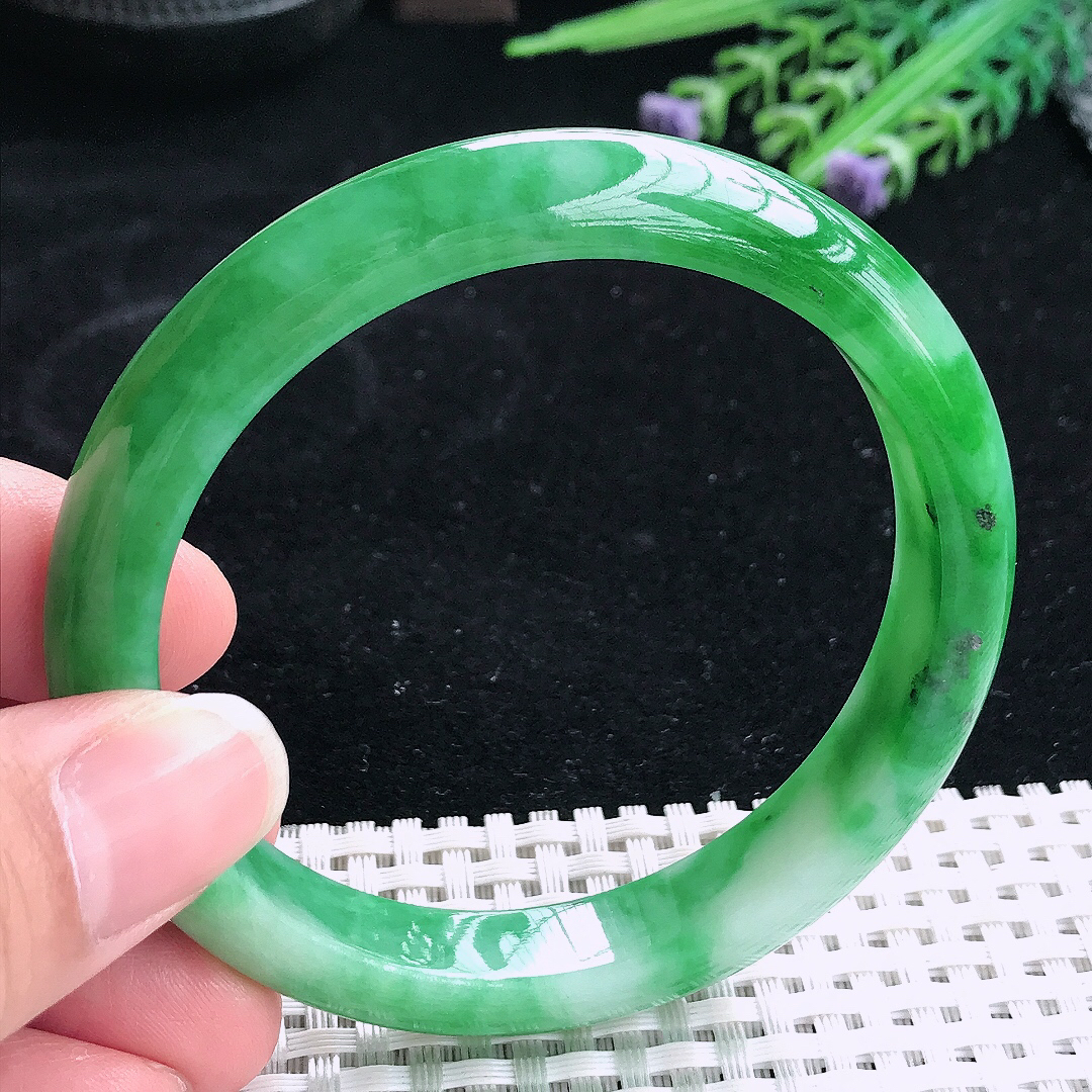 实拍A货翡翠58.5/10.9/8老坑精美辣阳绿手镯翡翠宽边玉镯平安镯美人镯