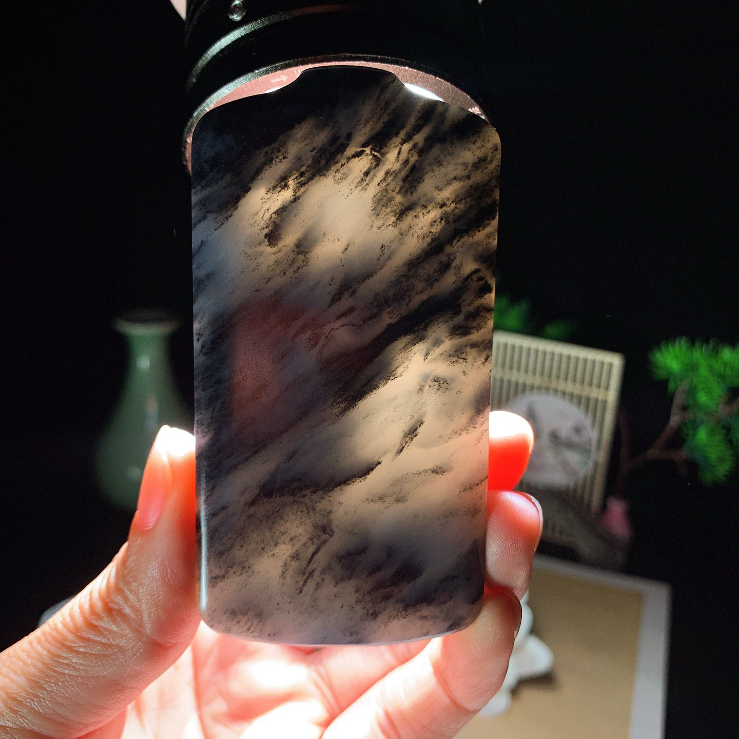 新疆和田玉籽料青花平安无事牌！尺寸85/43/13重125.5克。玉质细腻油润。手推出油。佩戴高端典雅。lt260413