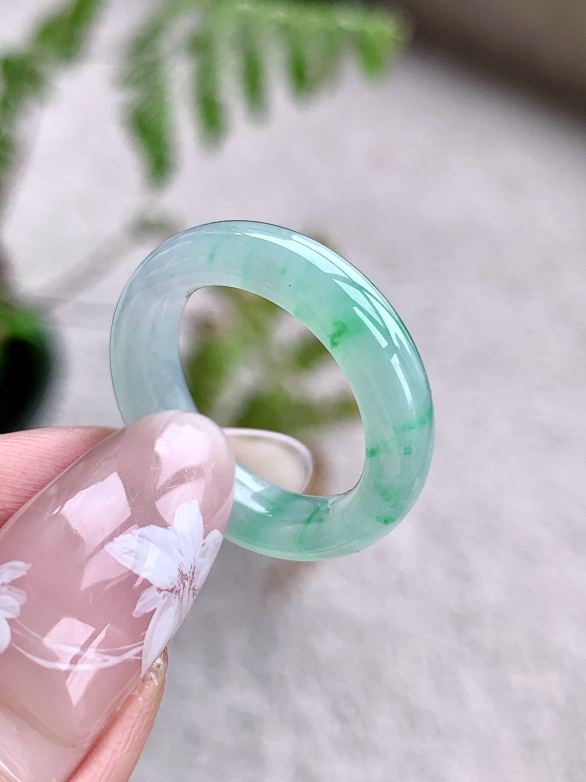 【裸石】🫧冰飘花戒圈指环
【说明】缅料 性价比高  
【尺寸】5.8-3.8
【圈口】15.5号..